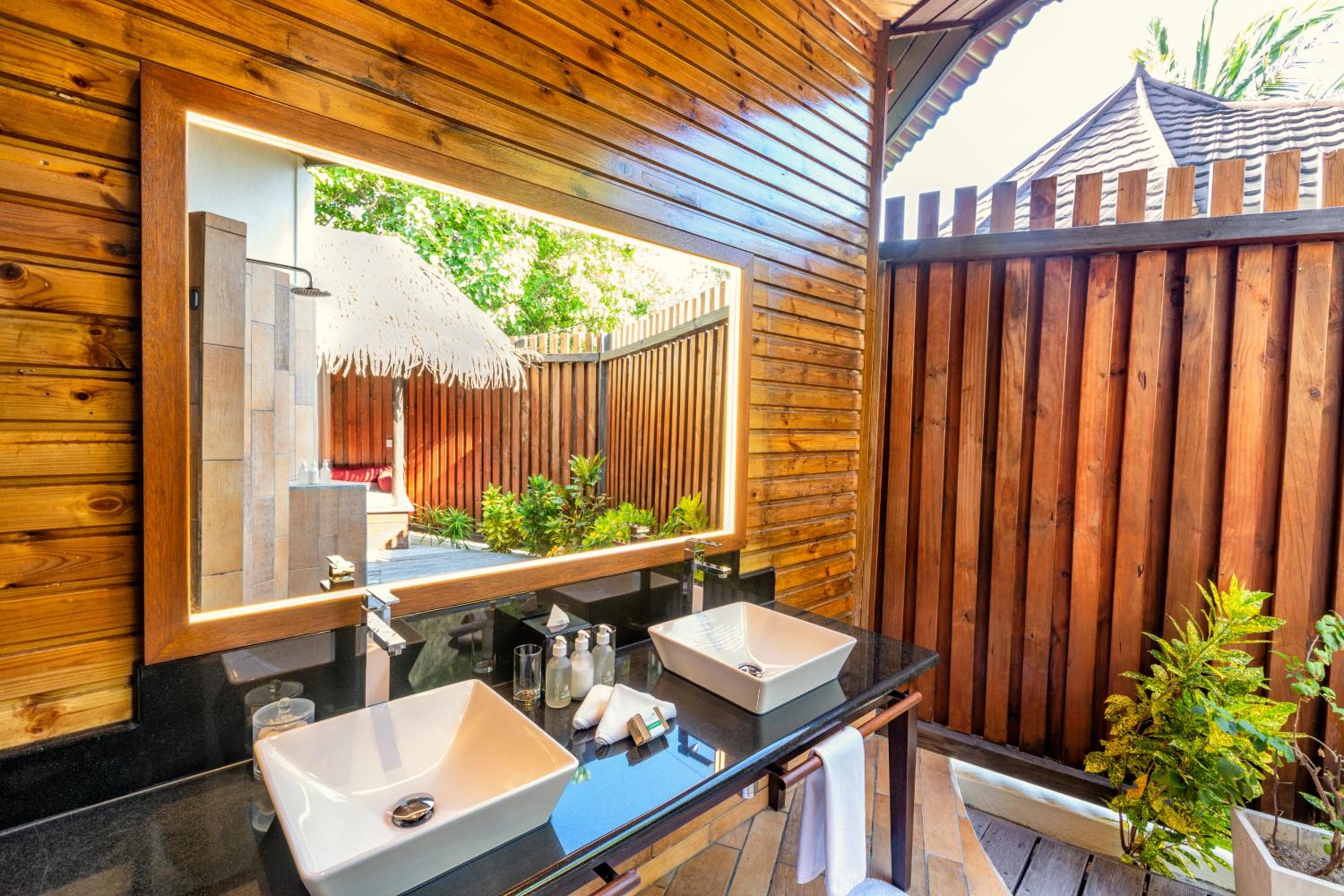 Komandoo Island Resort & Spa - View 4