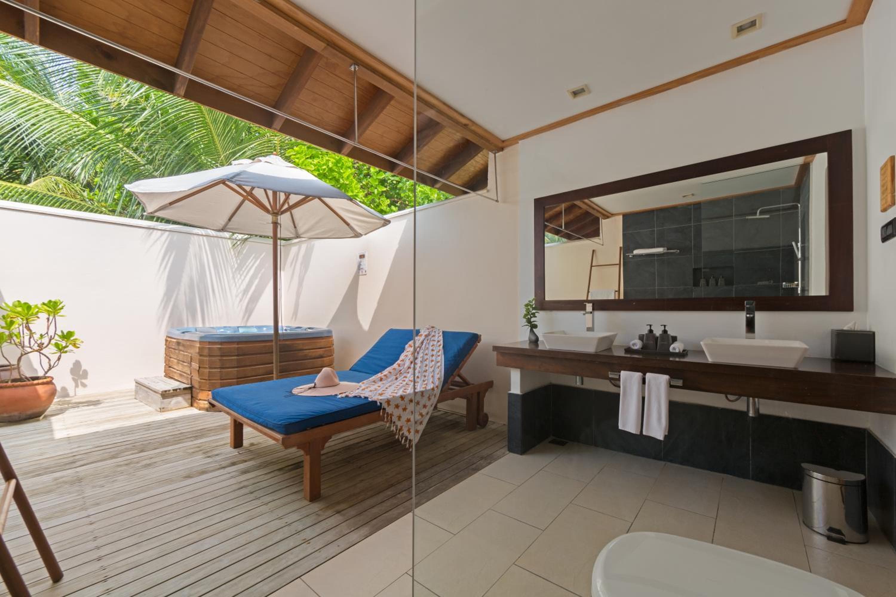 Vilamendhoo Island Resort & Spa - View 18