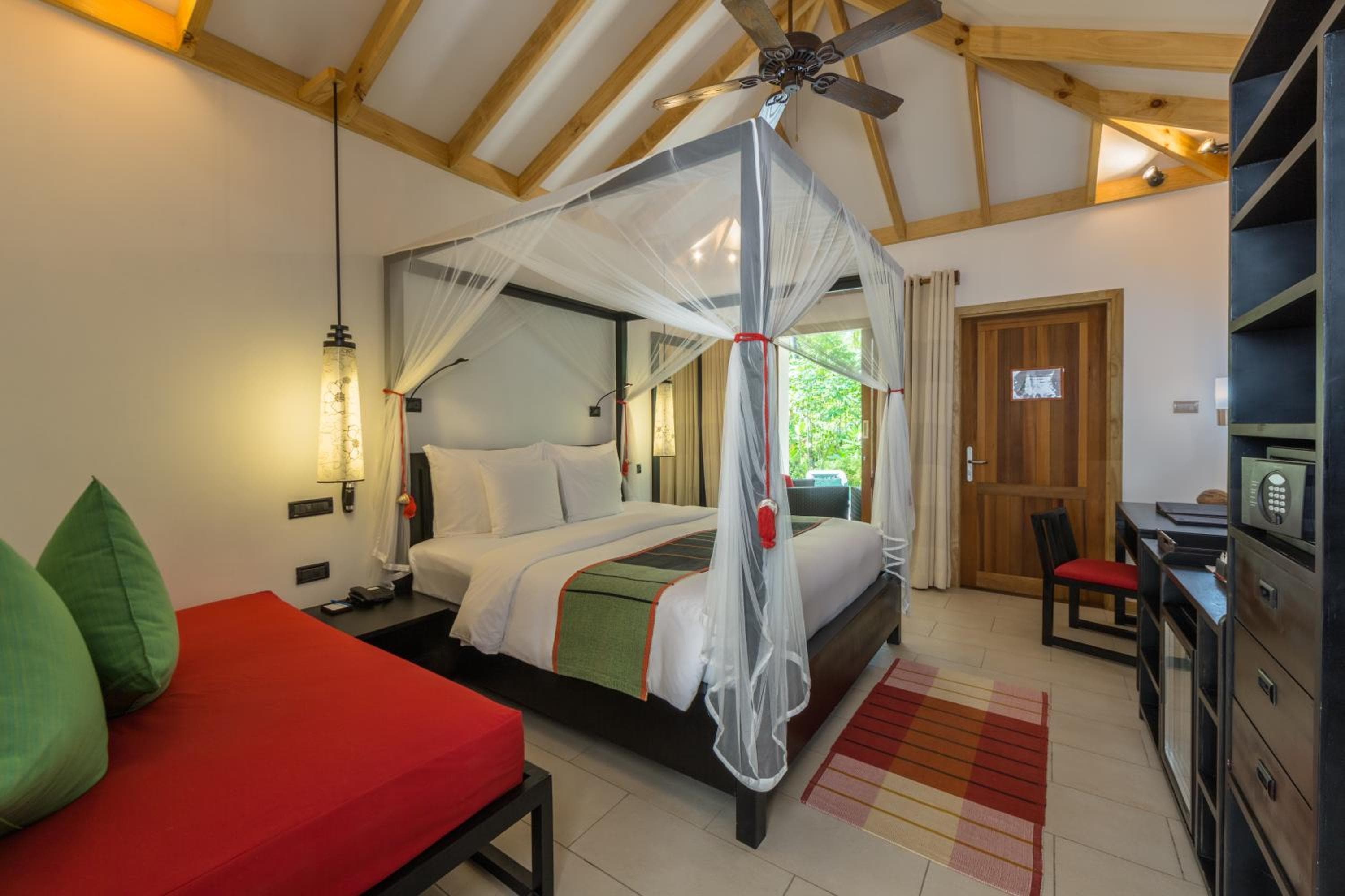Vilamendhoo Island Resort & Spa - View 16
