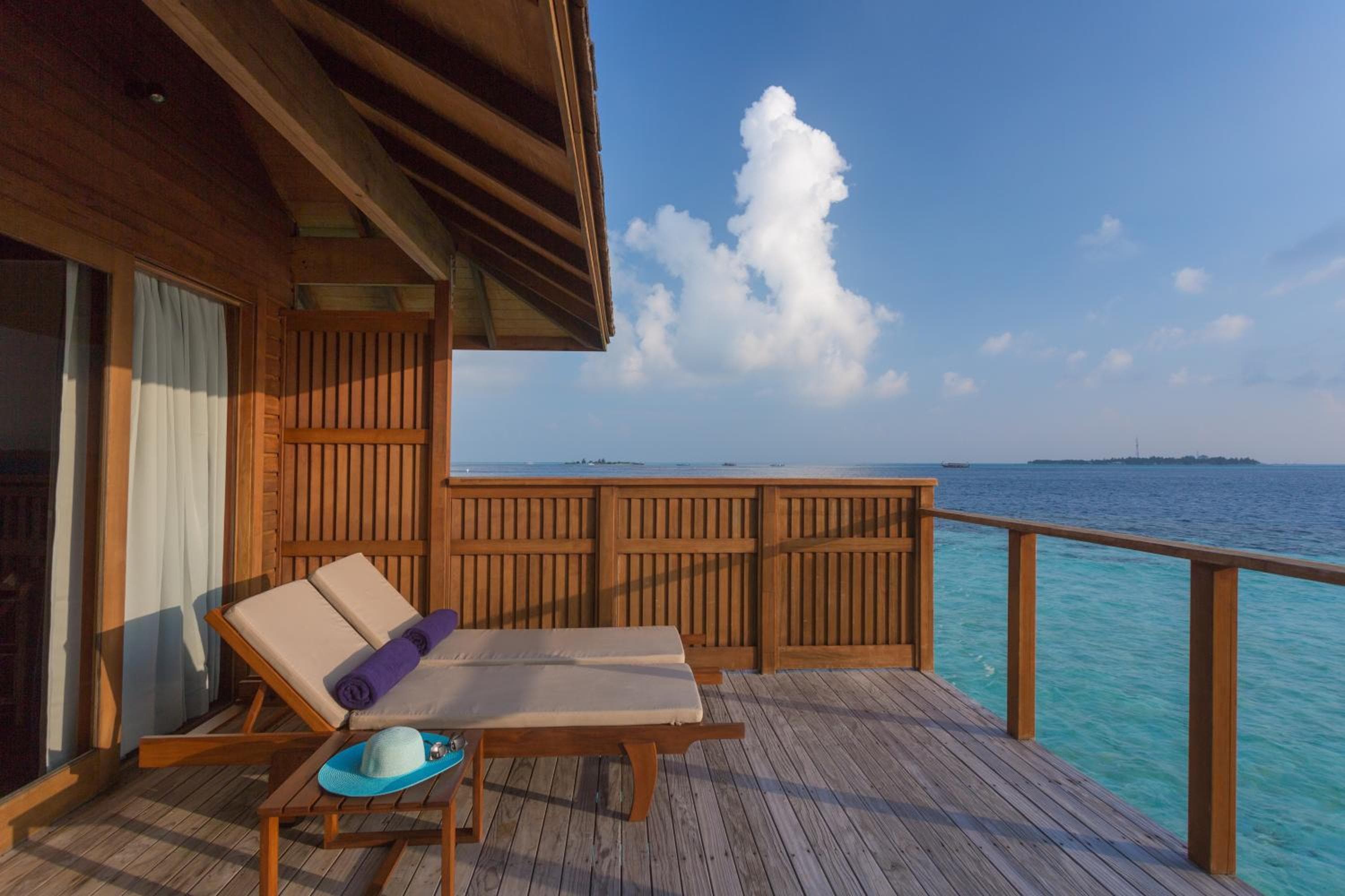 Vilamendhoo Island Resort & Spa - View 4
