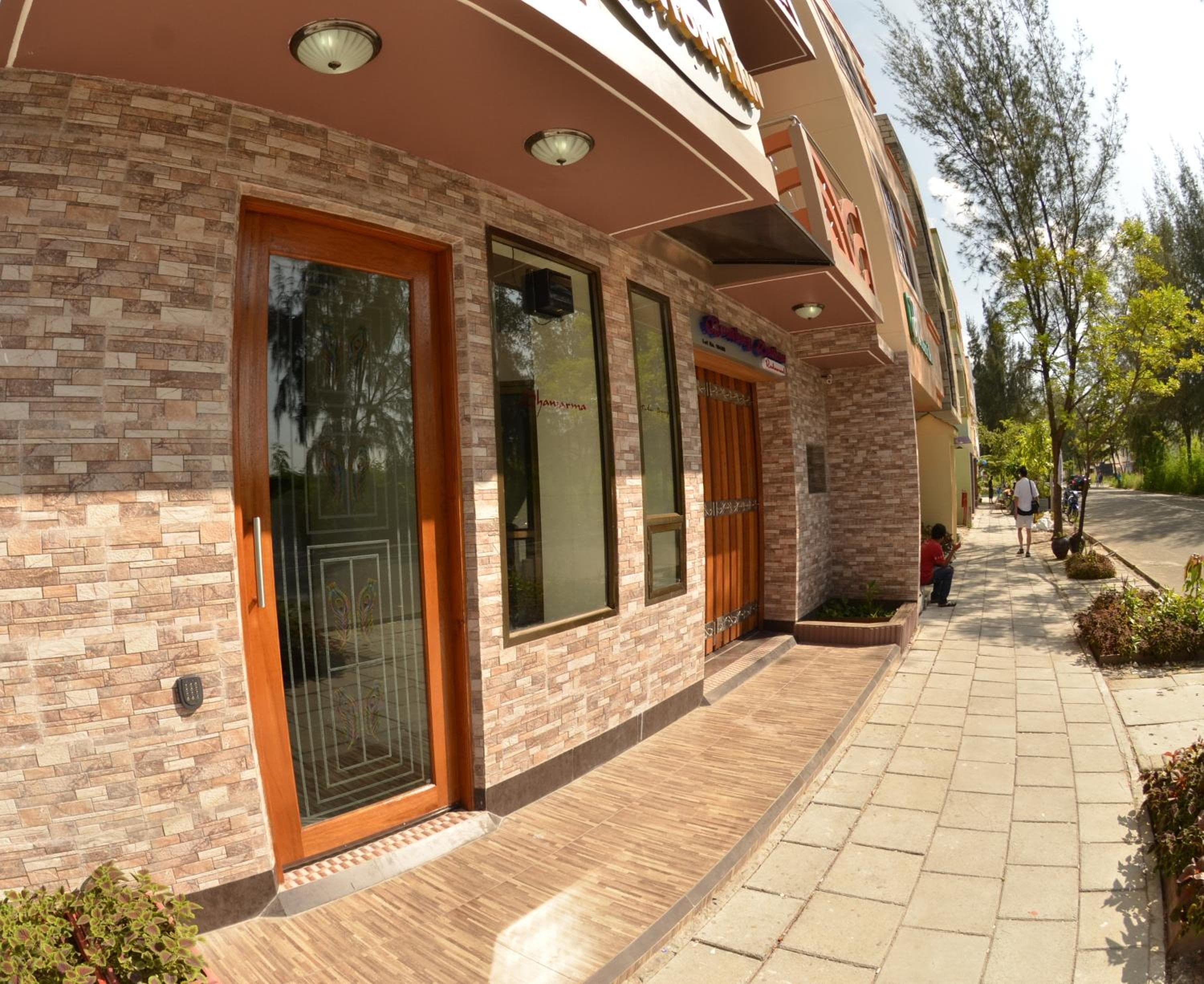 Newtown Inn - View 13