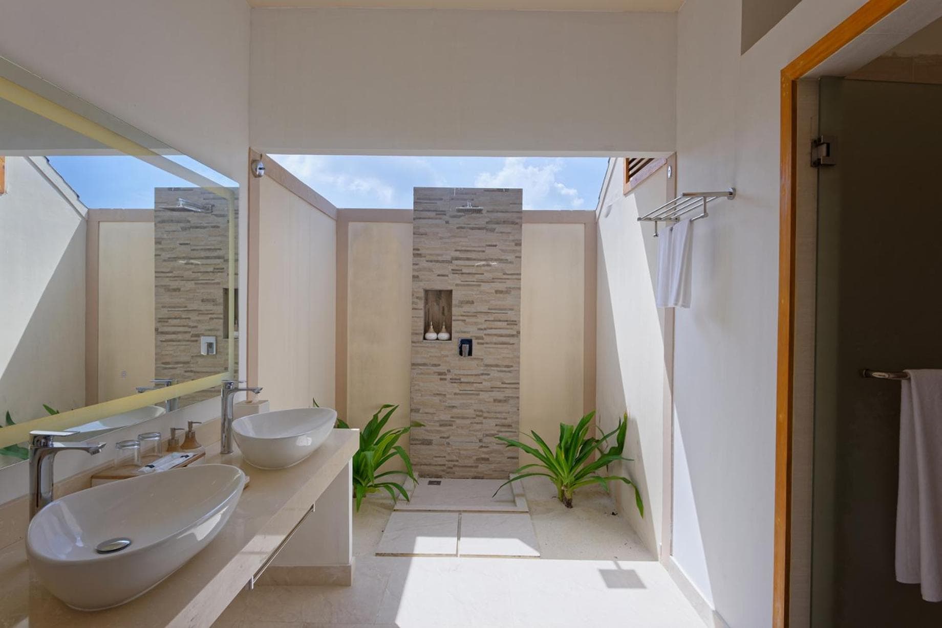 Brennia Kottefaru Maldives - View 11