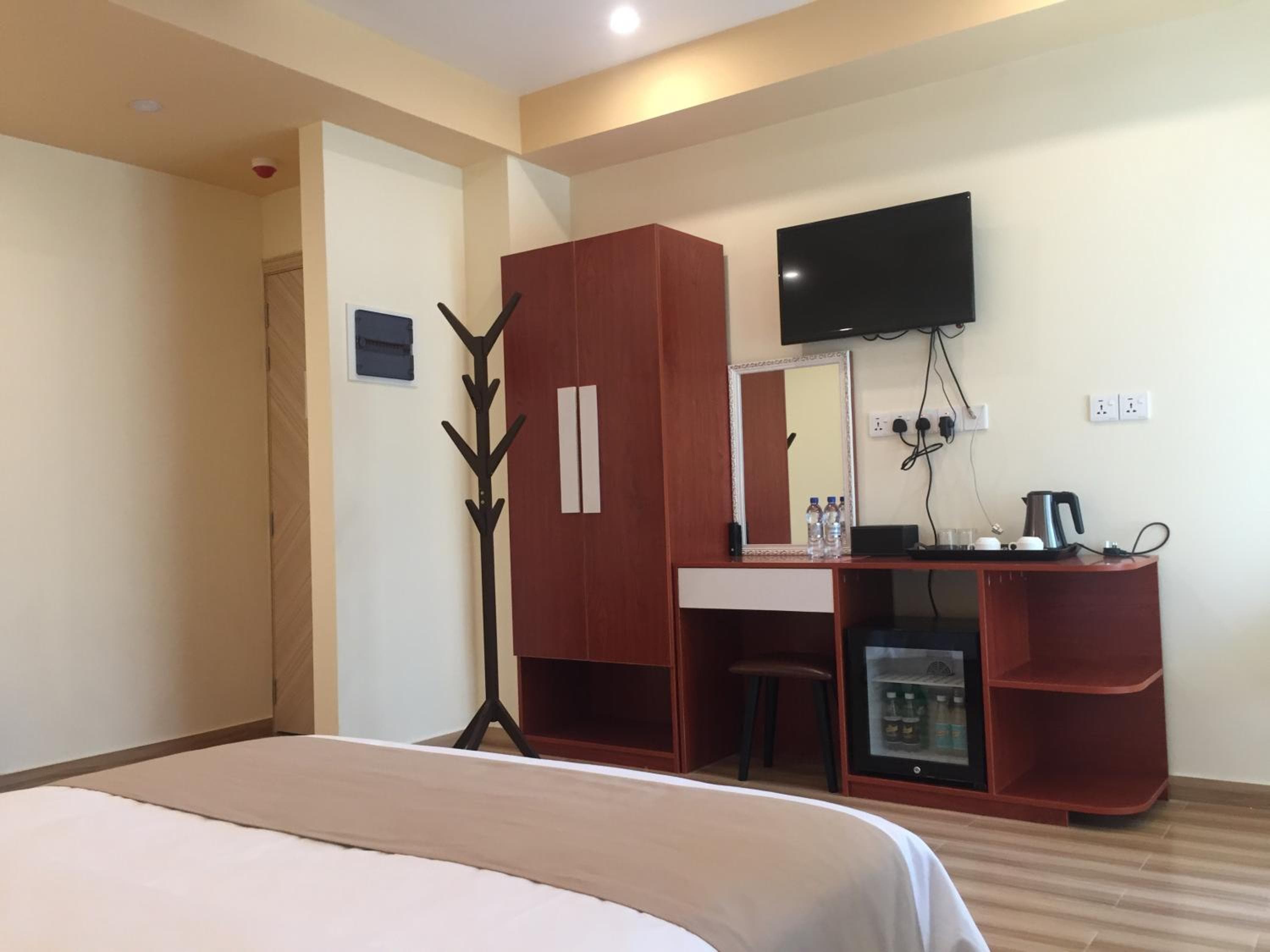 Rosemary Boutique - View 8