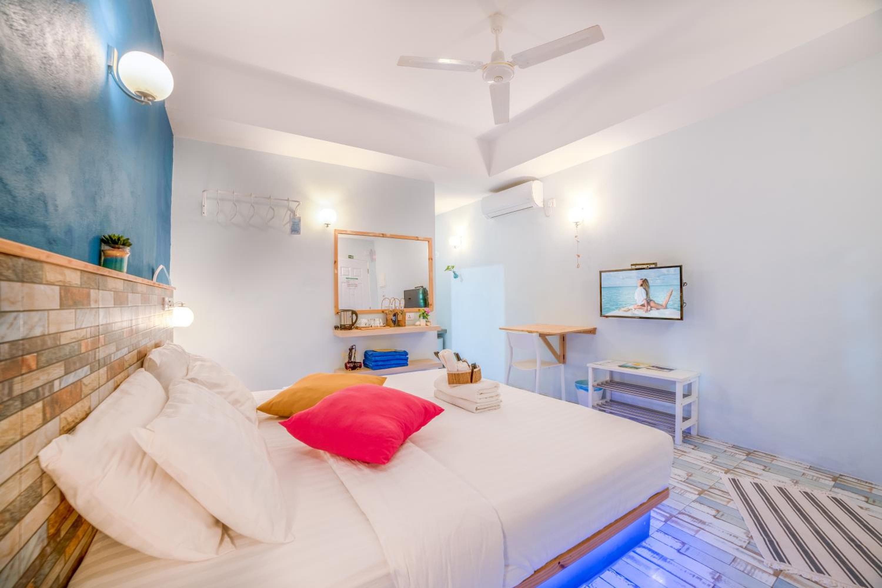 SeaLaVie Inn - View 7