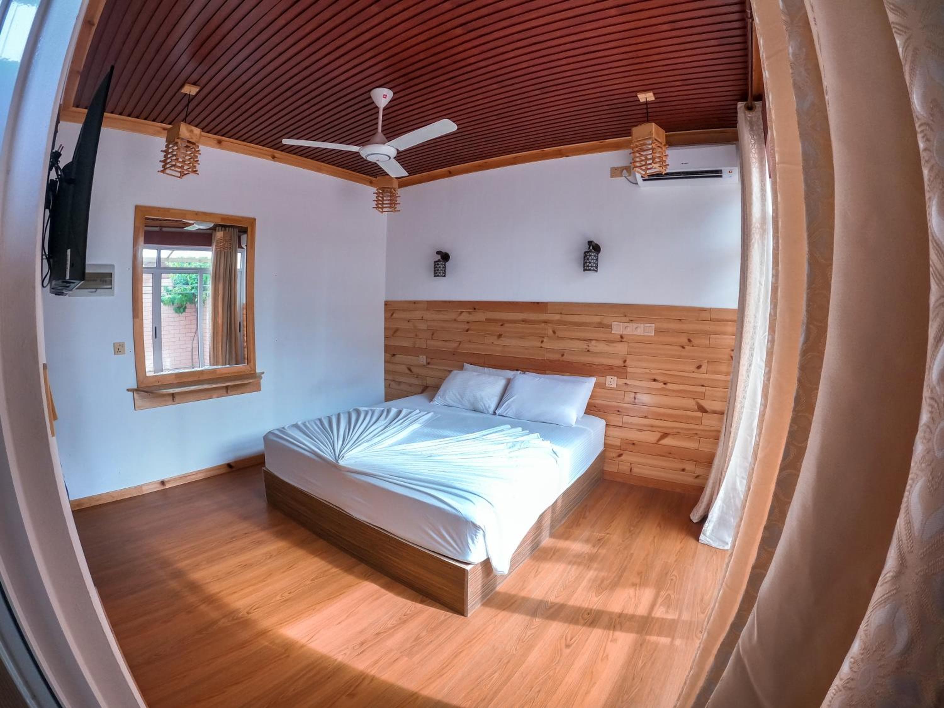 New Breeze Thoddoo Inn - View 21