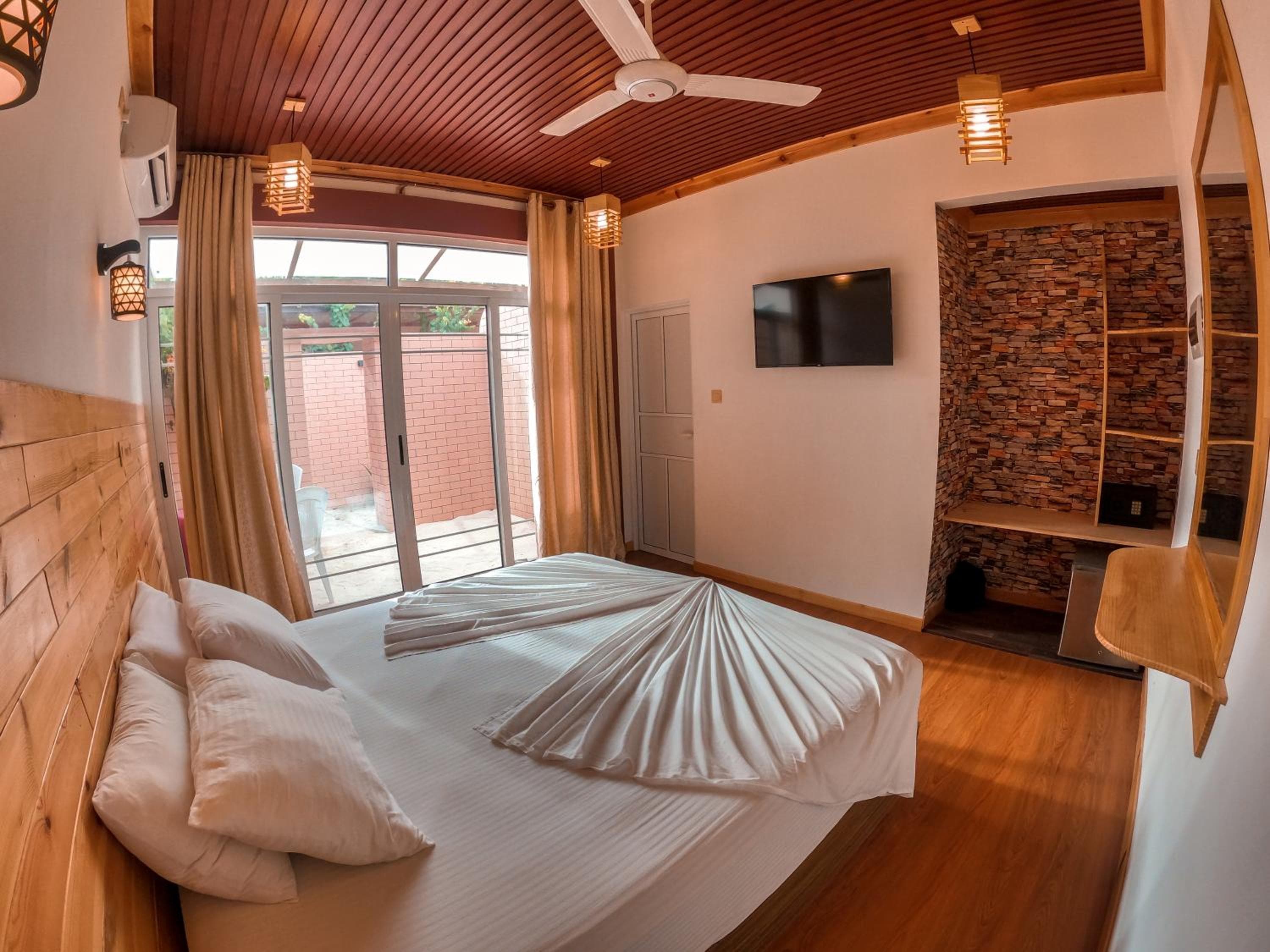 New Breeze Thoddoo Inn - View 22