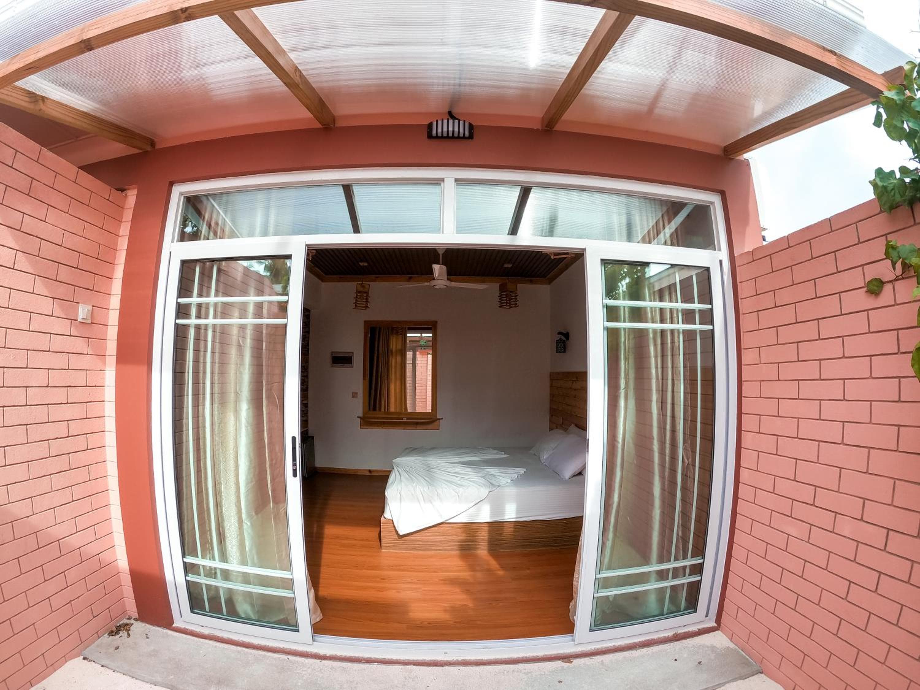 New Breeze Thoddoo Inn - View 23