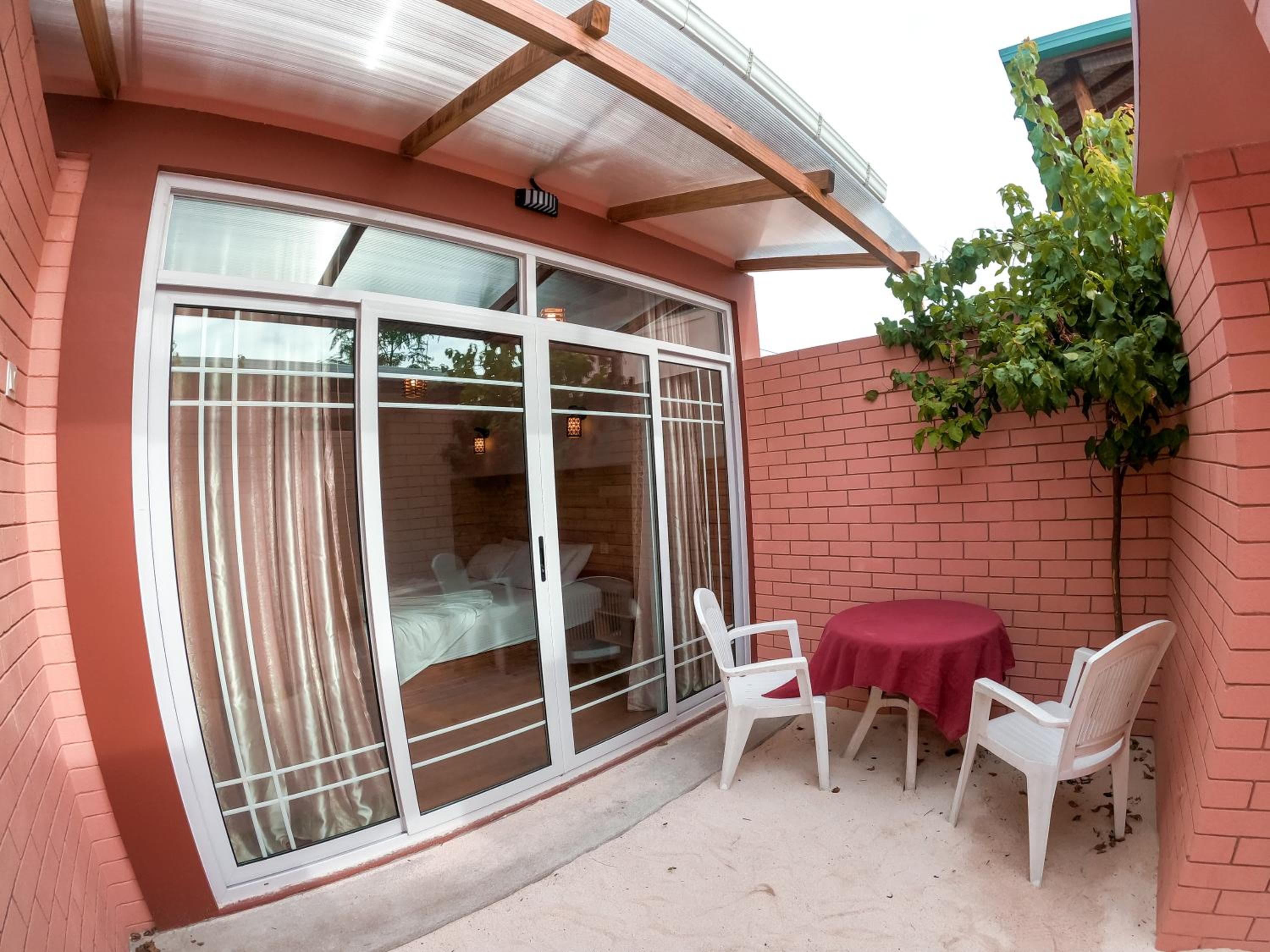 New Breeze Thoddoo Inn - View 6