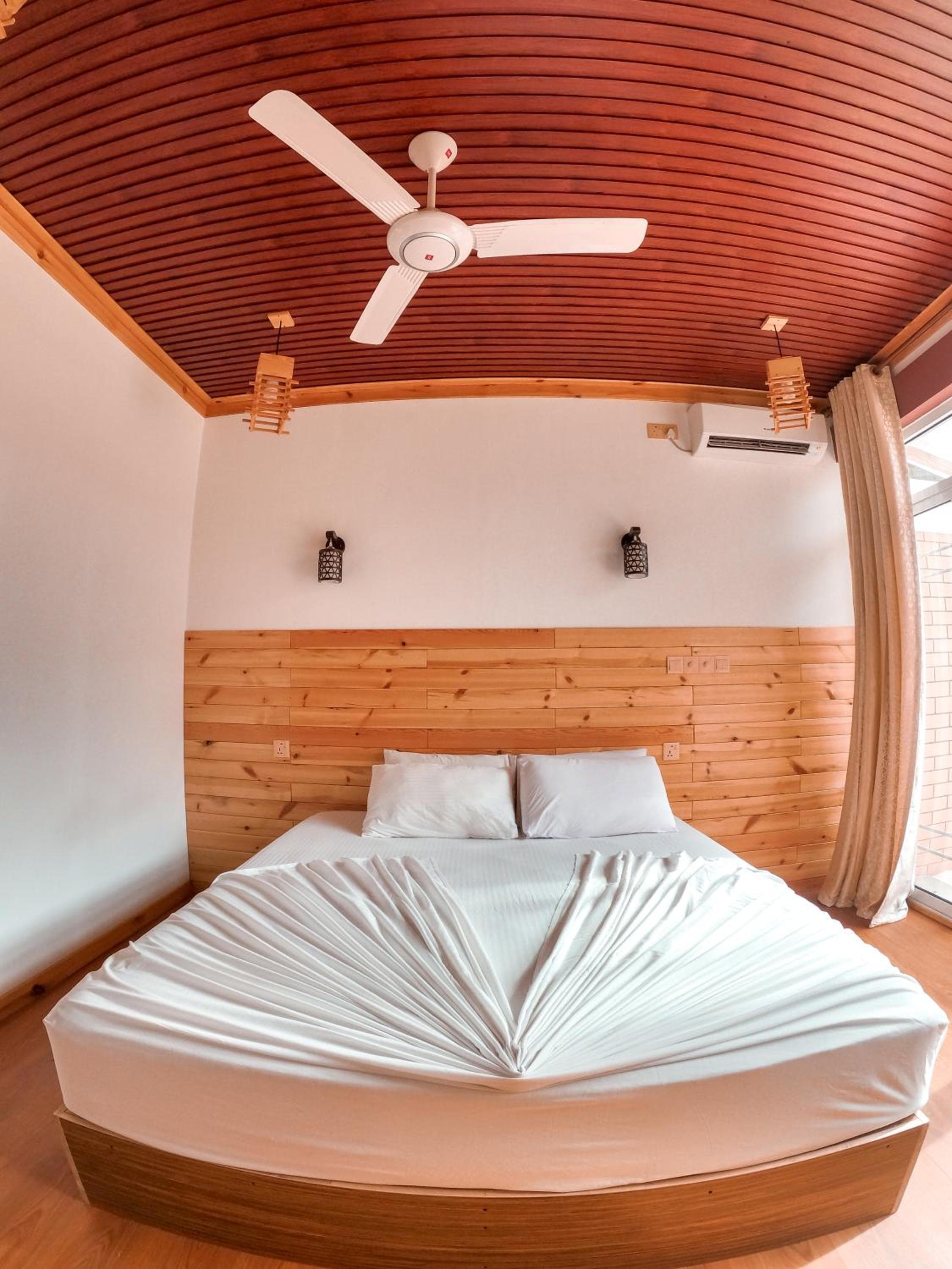 New Breeze Thoddoo Inn - View 25