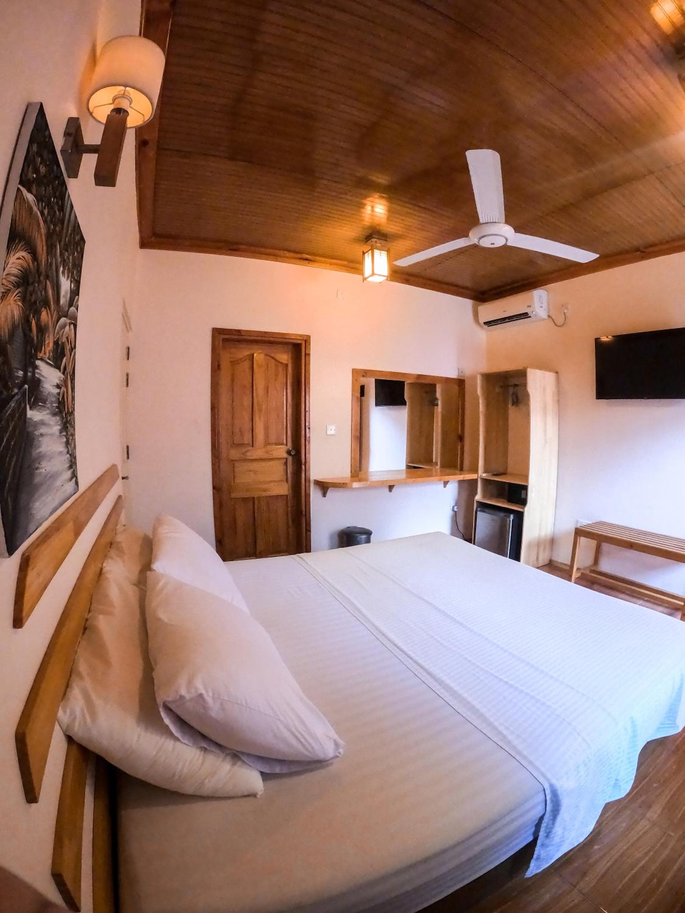 New Breeze Thoddoo Inn - View 26