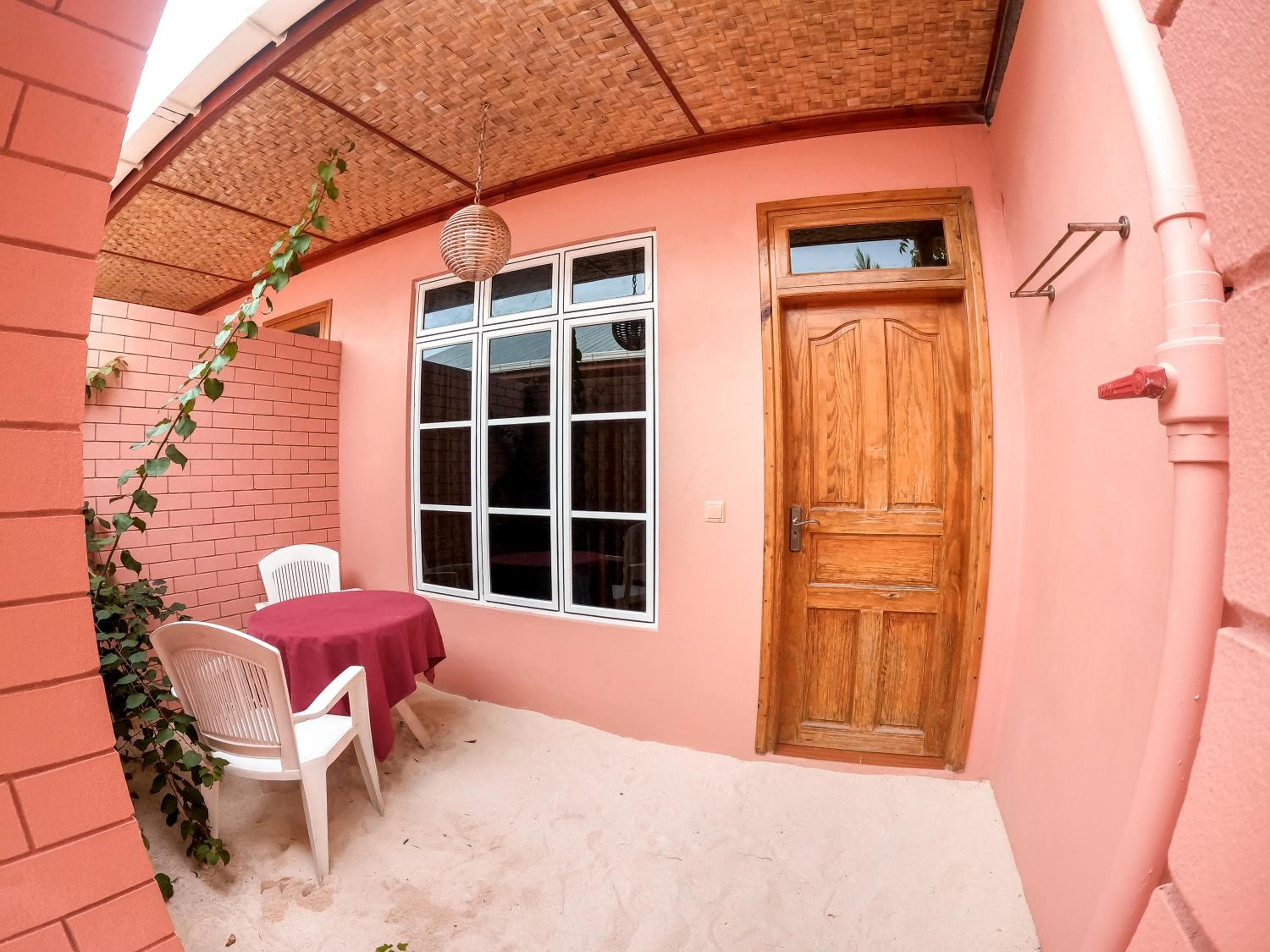 New Breeze Thoddoo Inn - View 31