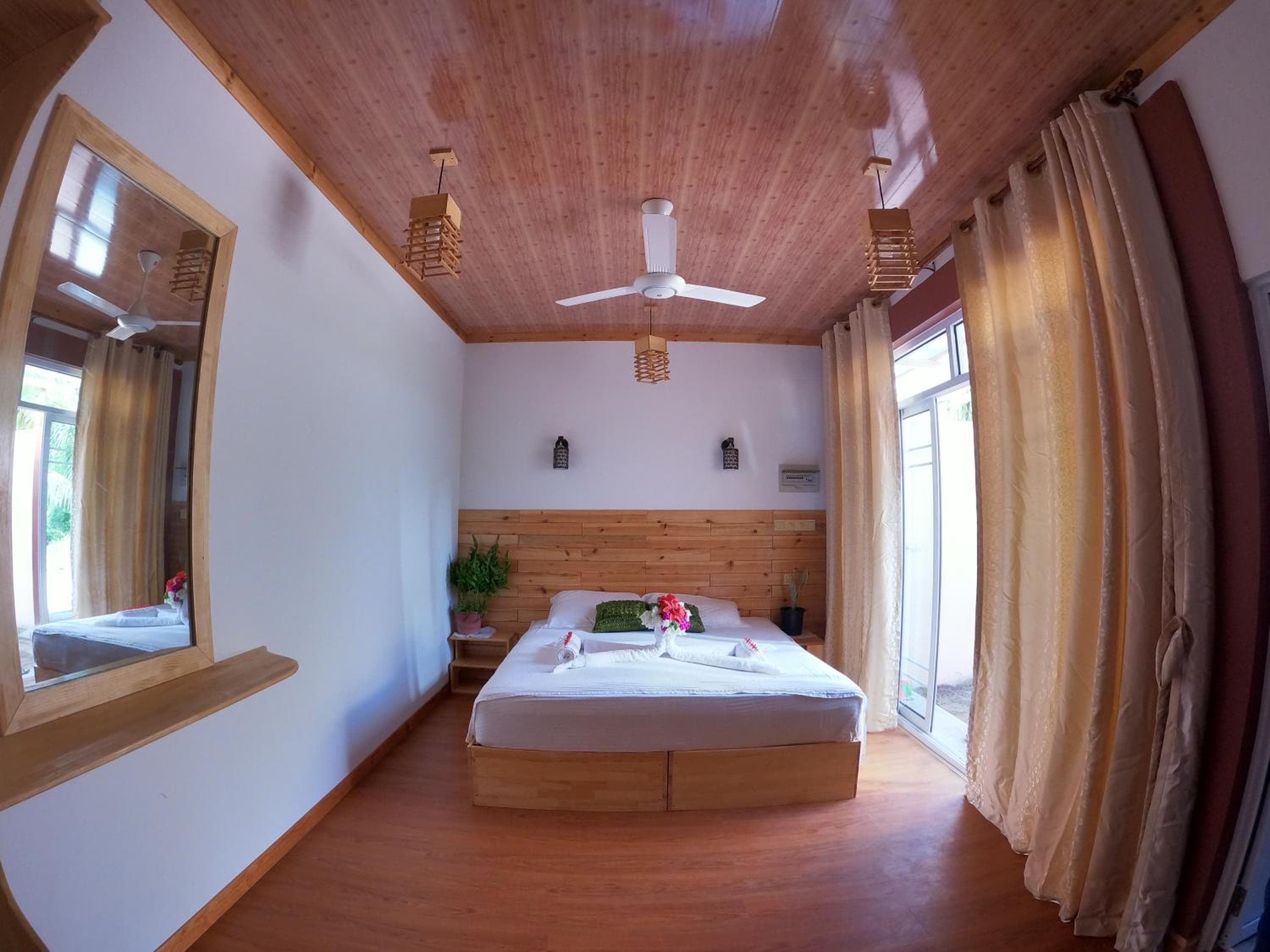 New Breeze Thoddoo Inn - View 34