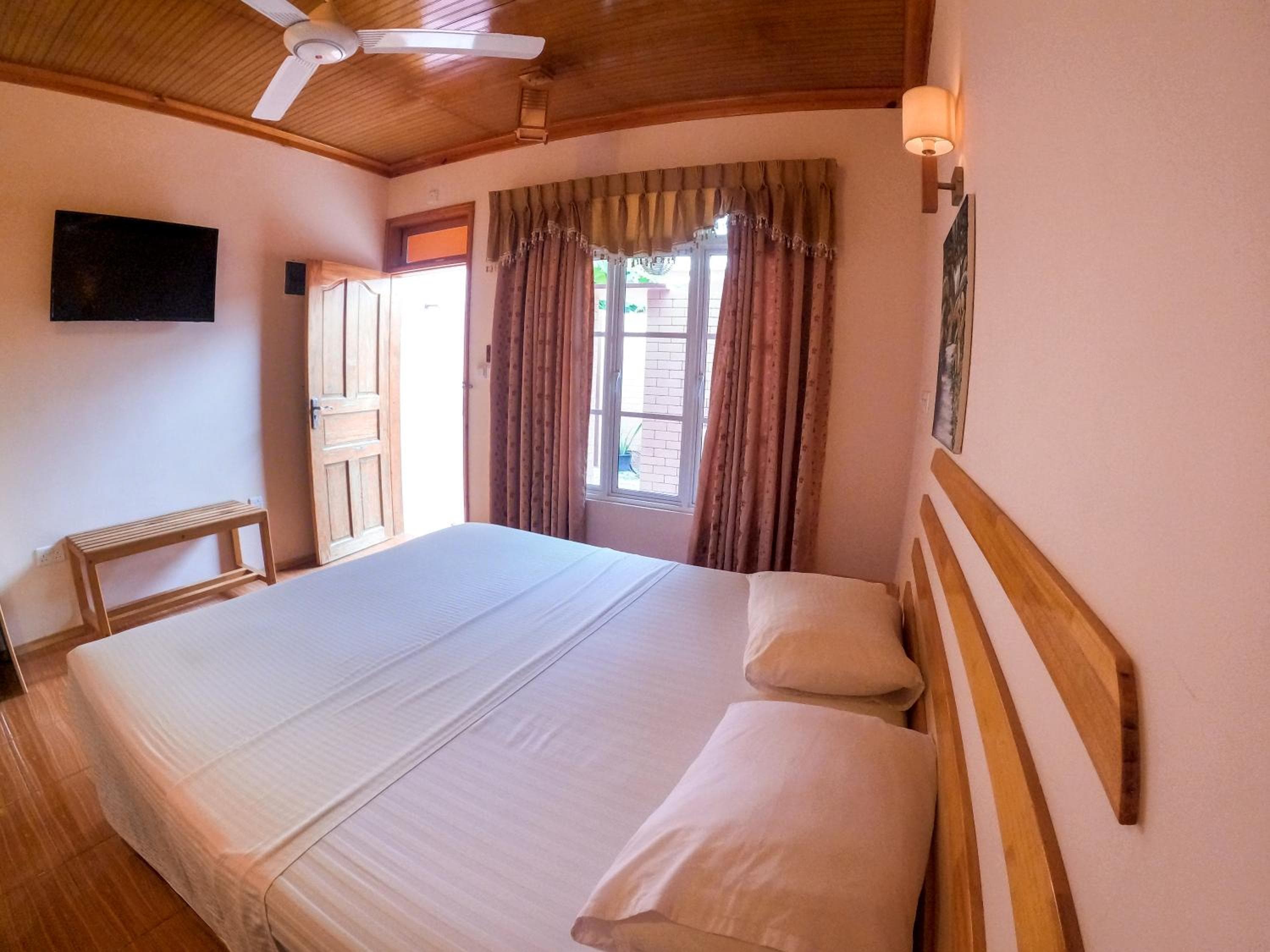 New Breeze Thoddoo Inn - View 33