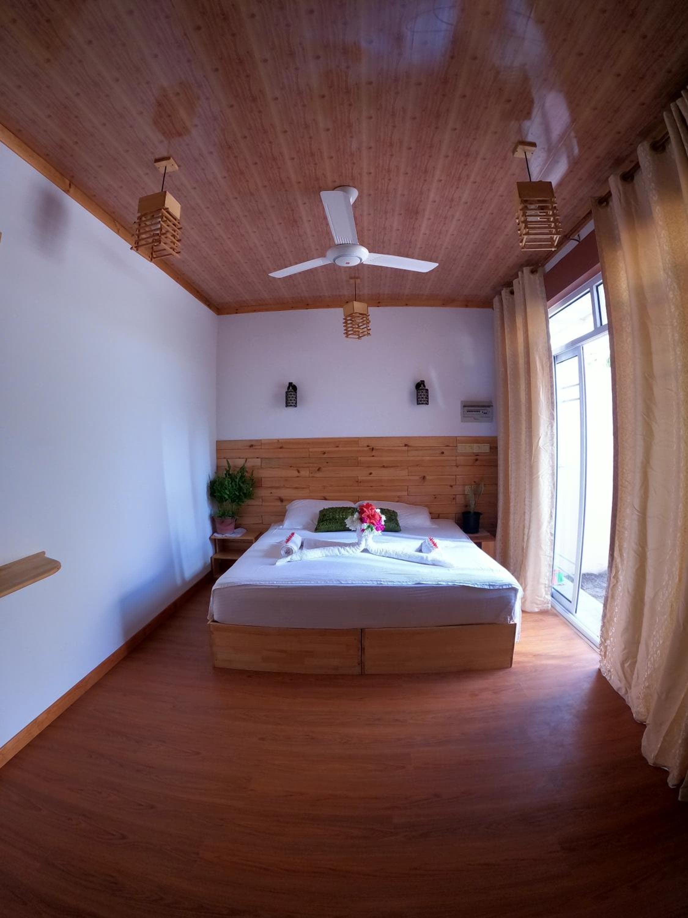 New Breeze Thoddoo Inn - View 32