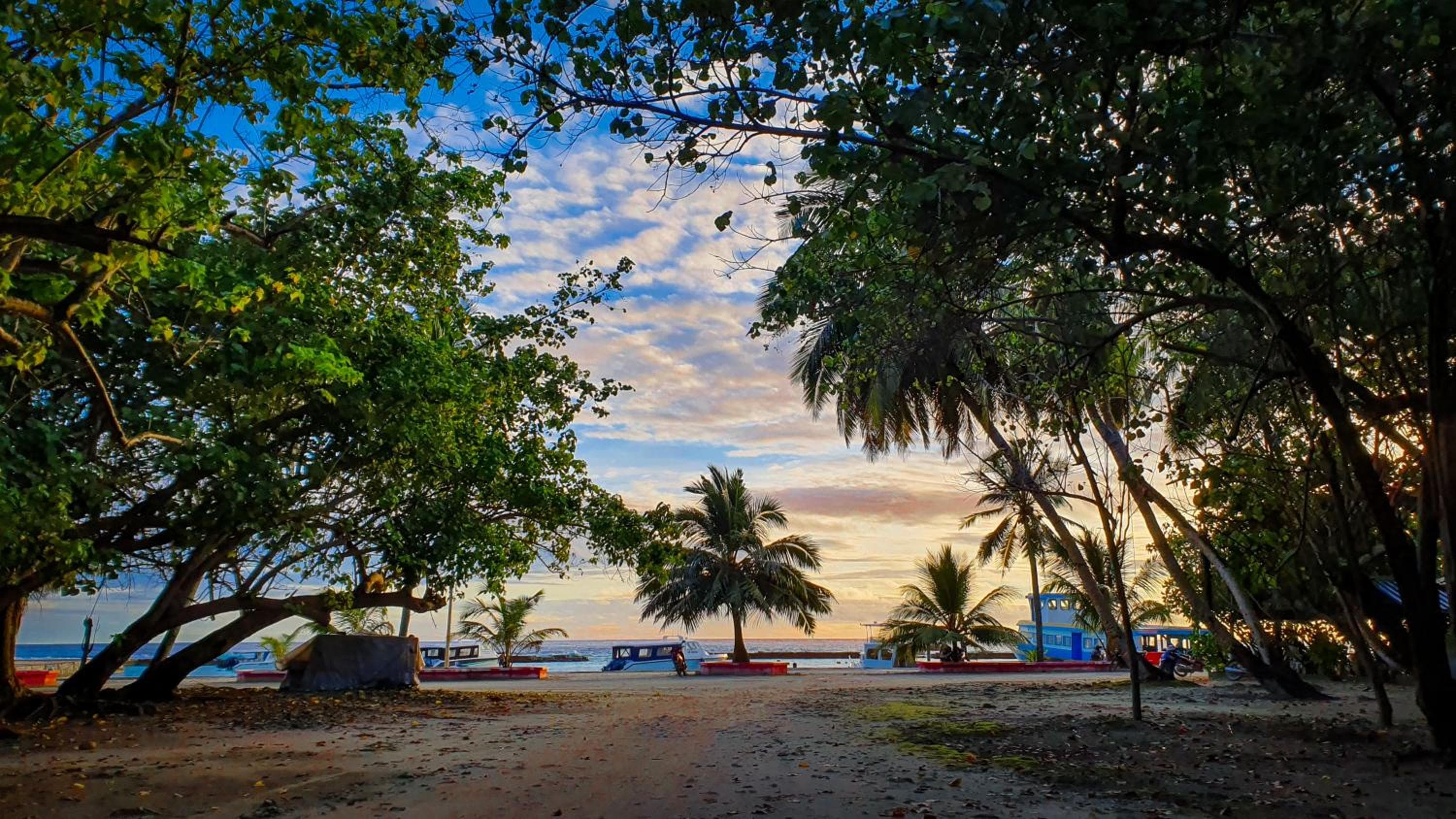 New Breeze Thoddoo Inn - View 52