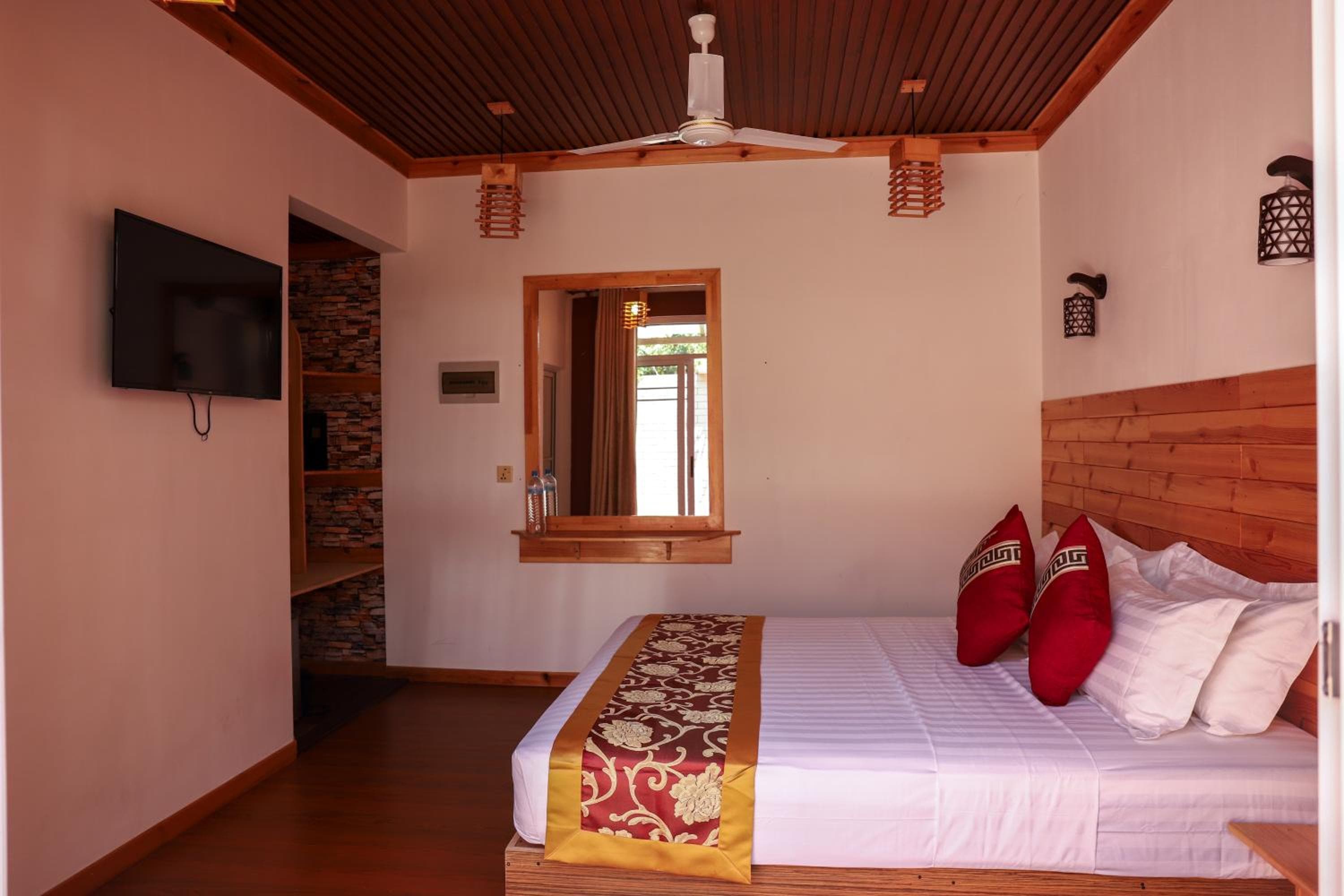 New Breeze Thoddoo Inn - View 5