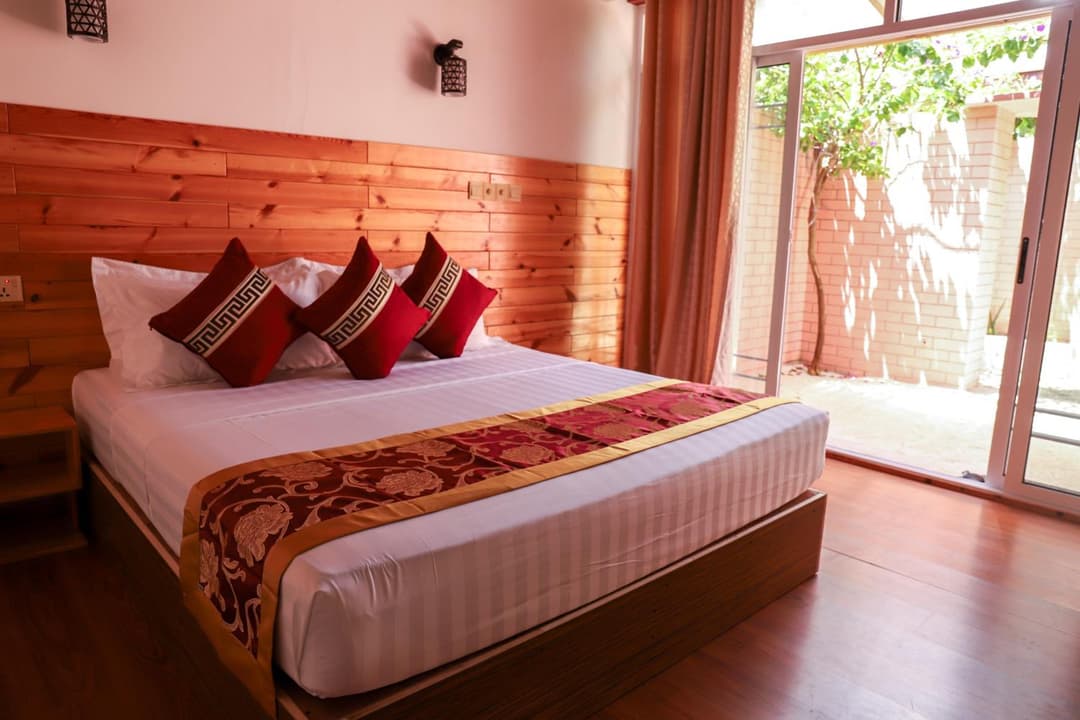 New Breeze Thoddoo Inn - View 6