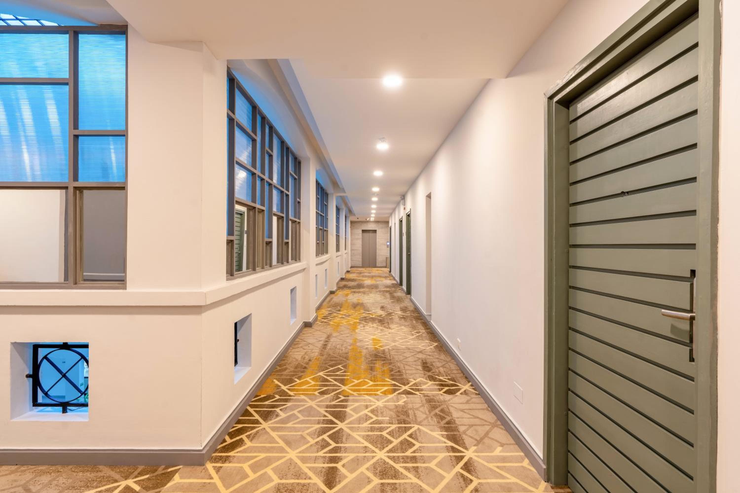 Manhattan Business Hotel, Male - View 16