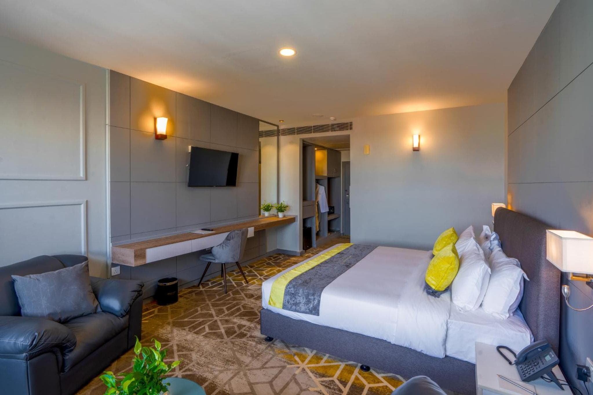 Manhattan Business Hotel, Male - View 14