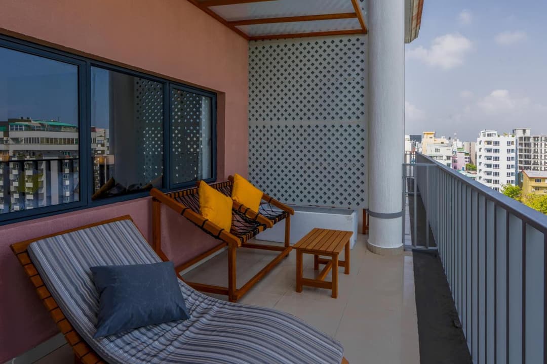 Manhattan Business Hotel, Male - View 3