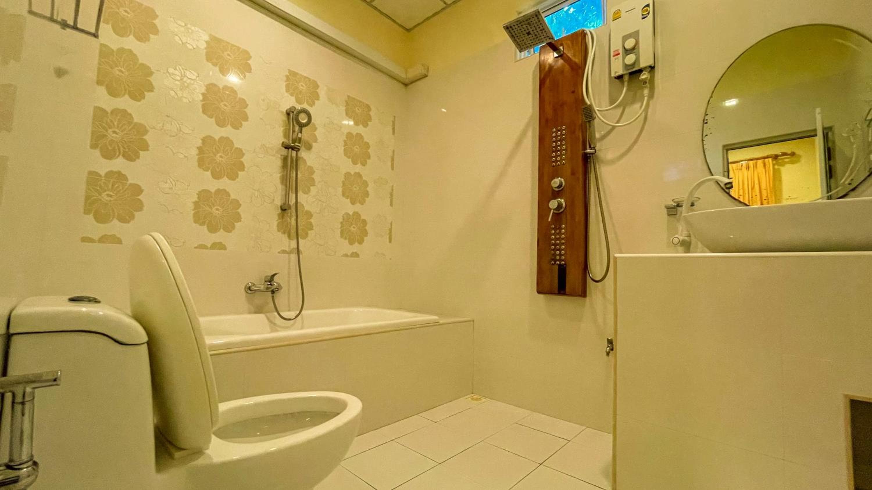 Summer Vibes Beach Front - View 12