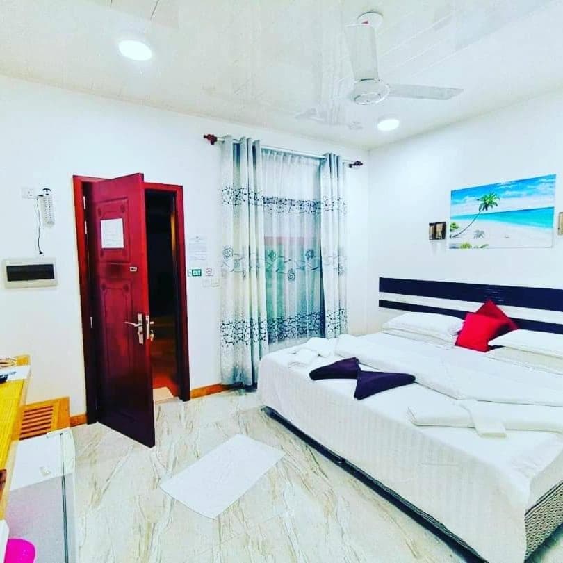 Summer Sky Thoddoo - View 70