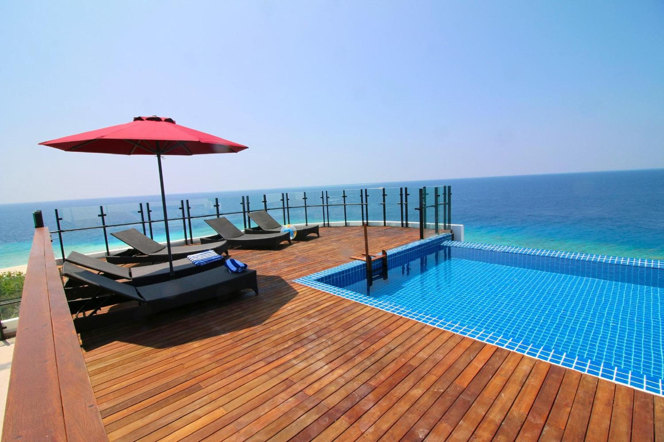 Ranthari Hotel and Spa Ukulhas Maldives - View 2