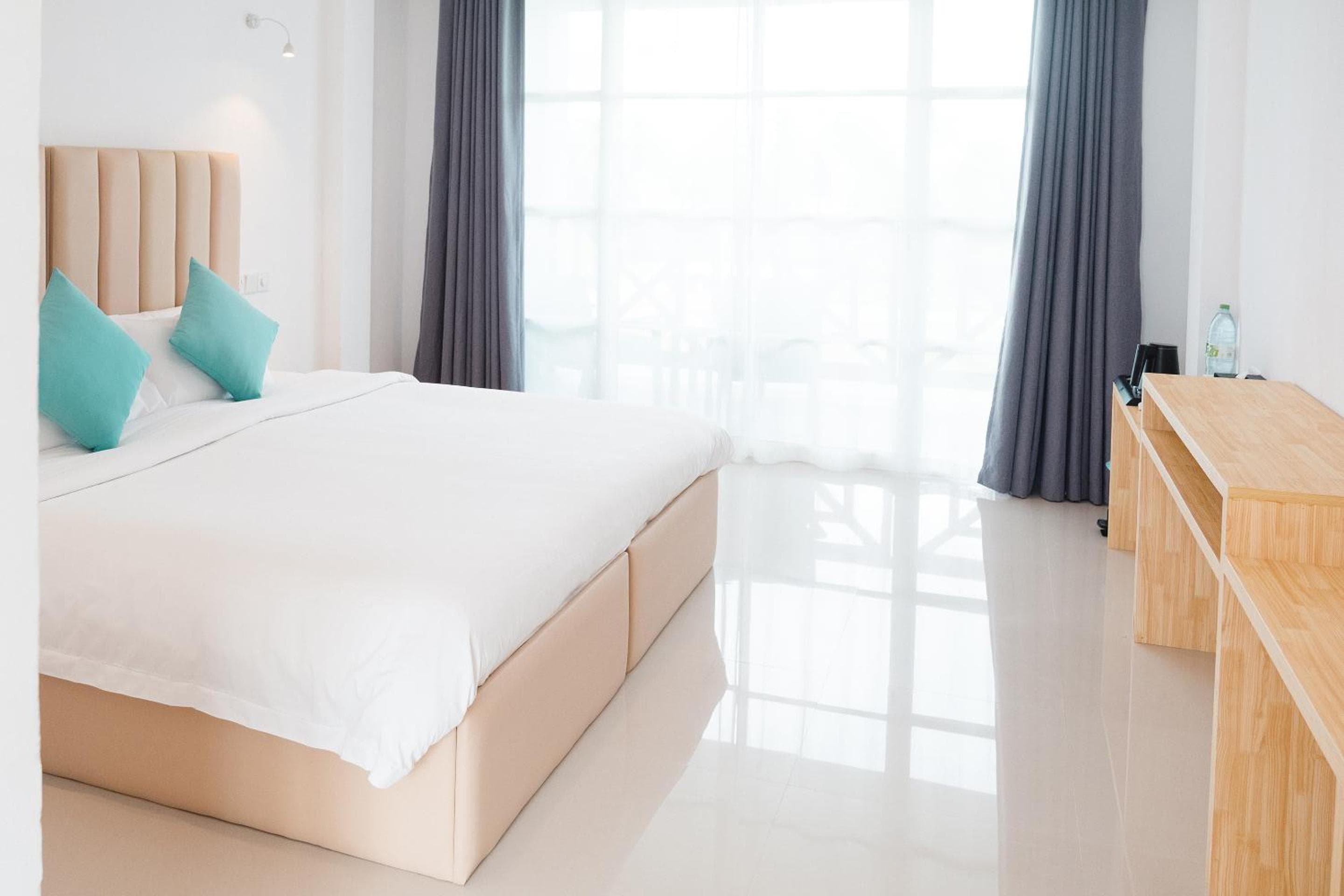 Sunrise by white sand dhigurah - View 13