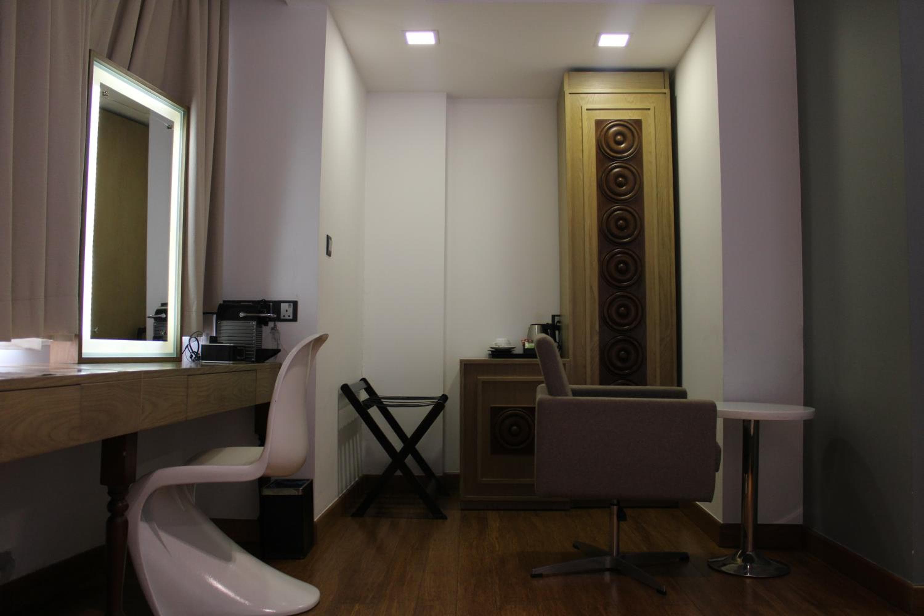 Beehive Premier - View 35