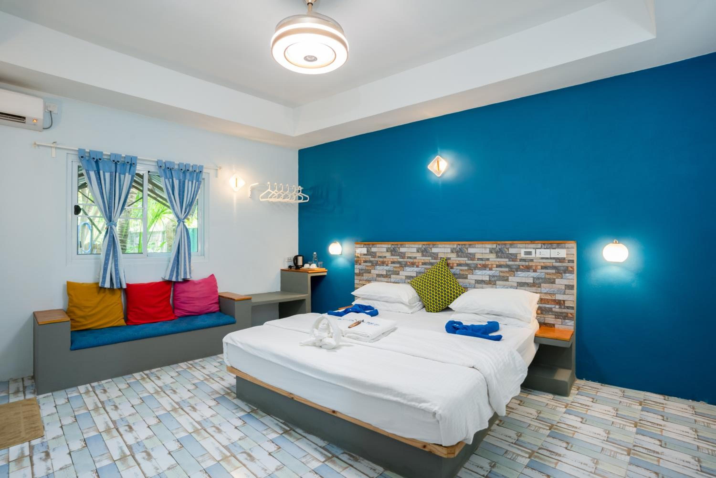 SeaLaVie Inn - View 2