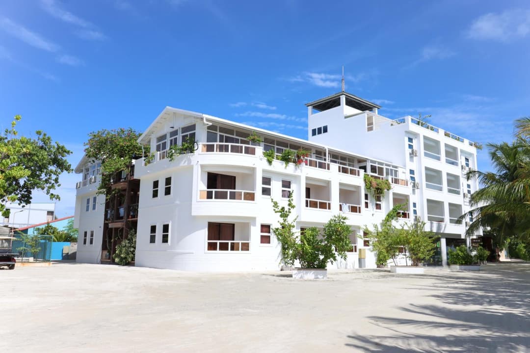 Rashu Hiyaa Hotel - View 1