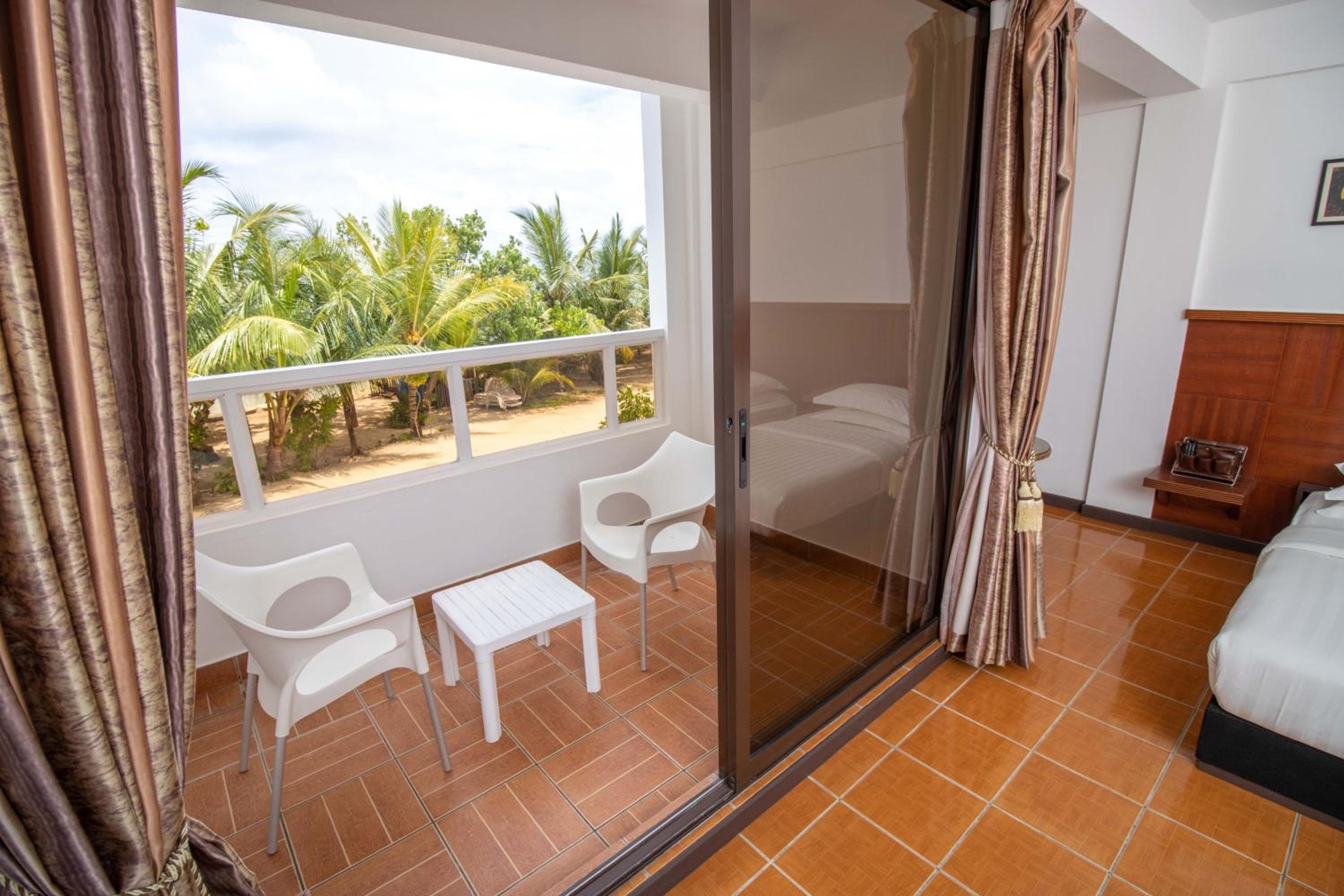 Rashu Hiyaa - View 44