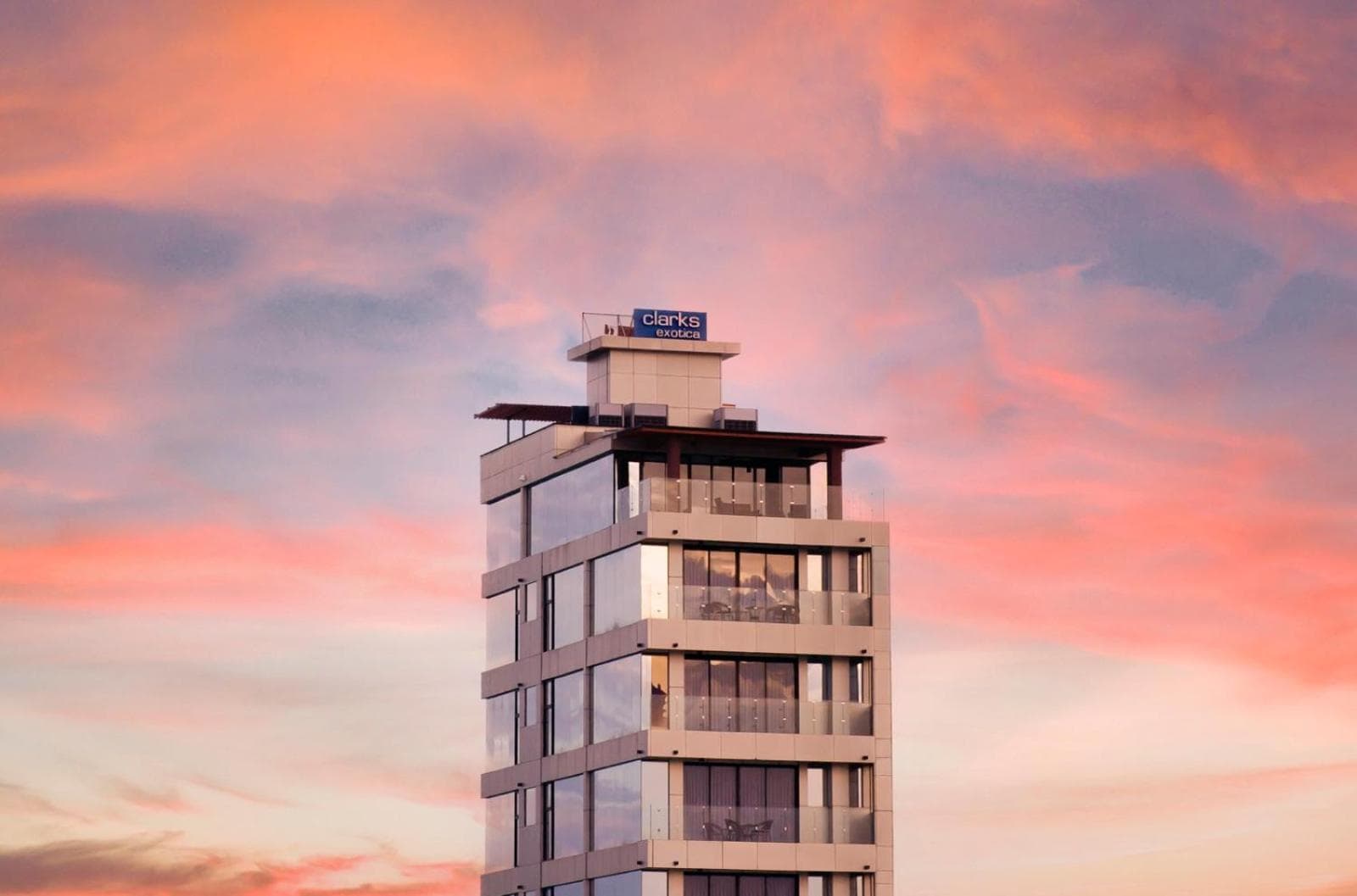 Swarn by Hawks Hotels Kamadhoo Baa Atoll - View 3