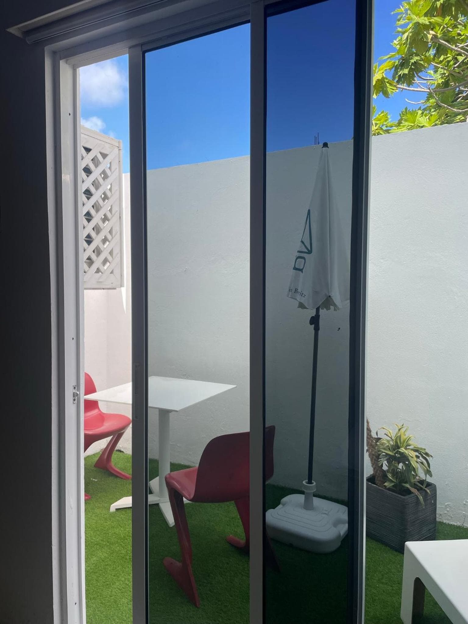 EQ SURF RETREAT - View 22