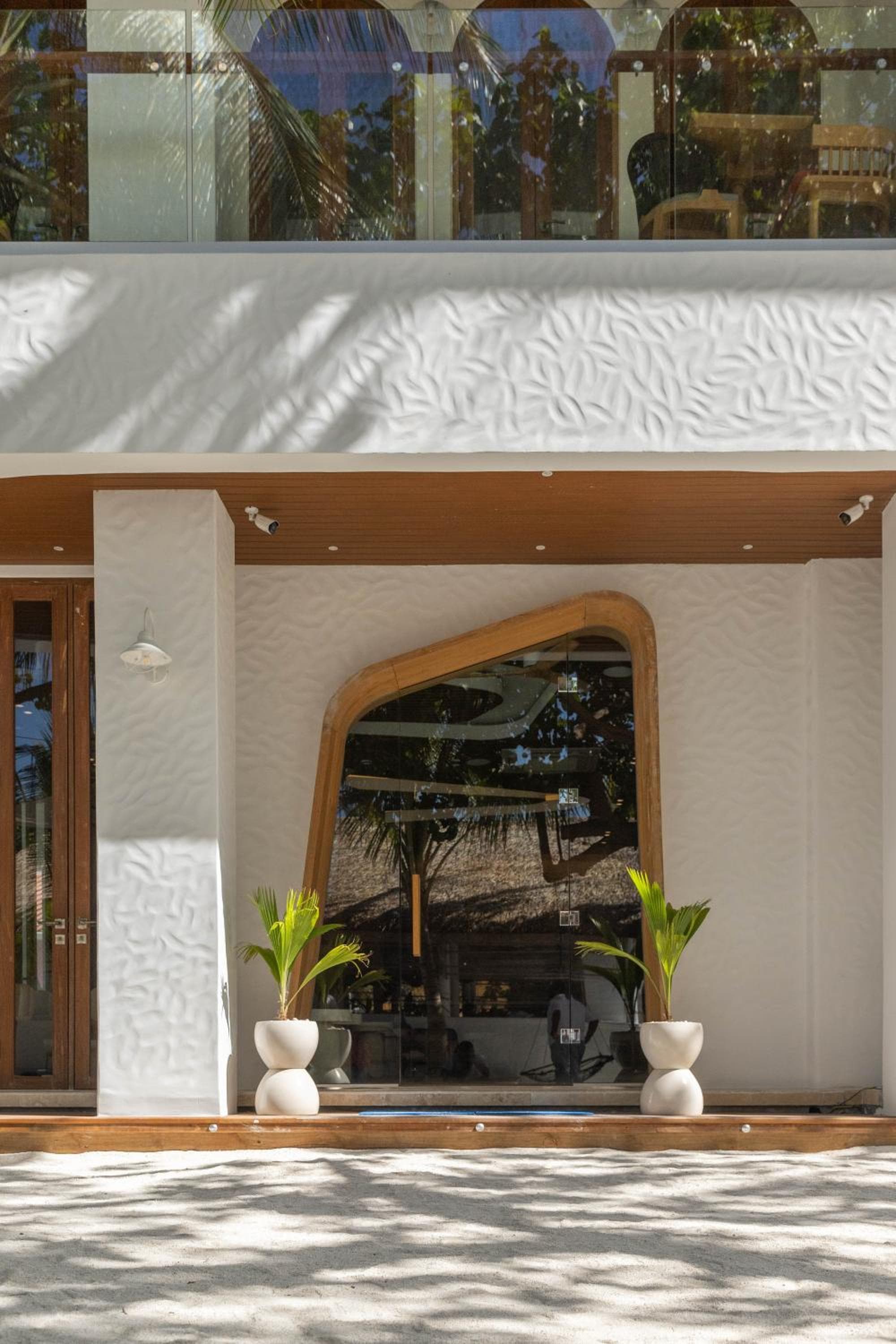 Stone Hotels Dhiffushi - View 3