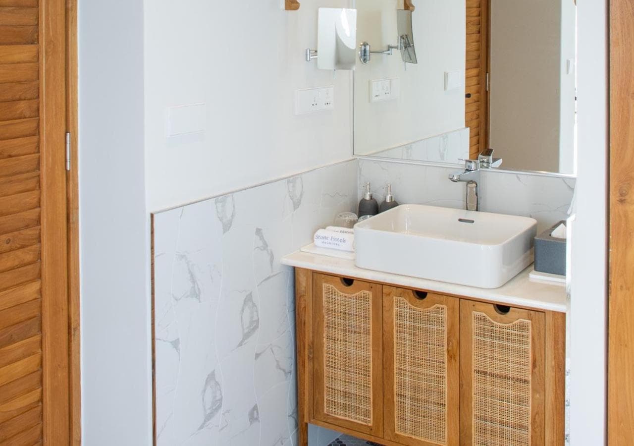 Stone Hotels Dhiffushi - View 86