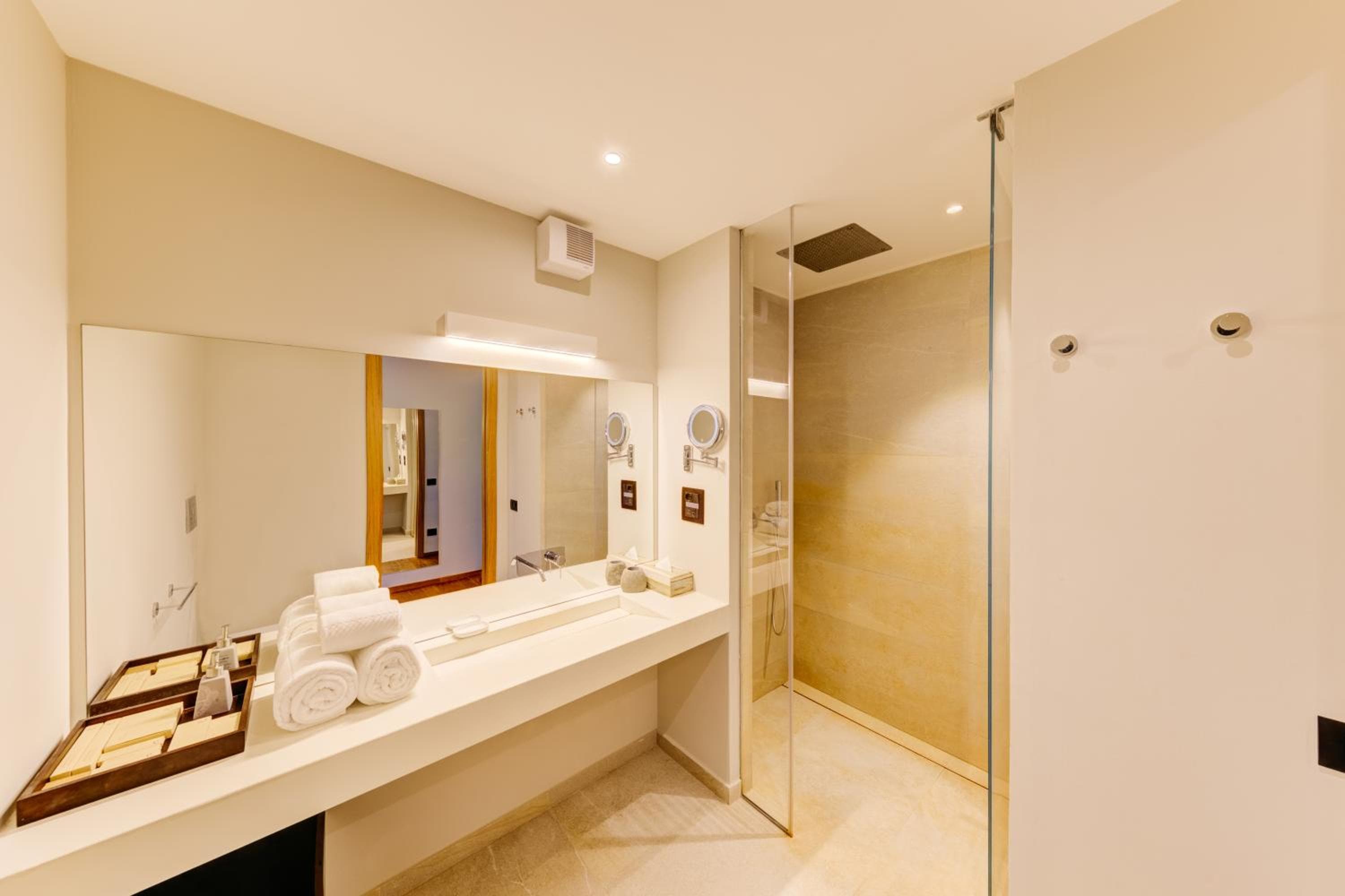 Cinnamon Velifushi Maldives - Free One-Way Speedboat and 02 Kids Under 12 Stay & Dine Free - View 2