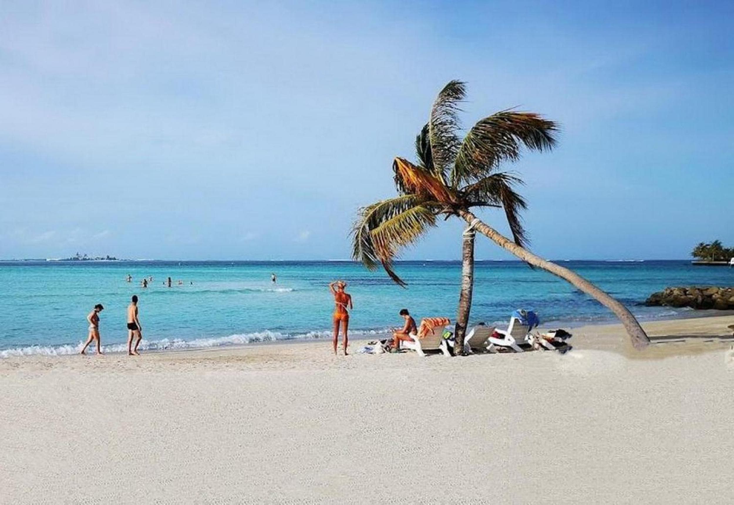 Adroit Beach Inn - View 255