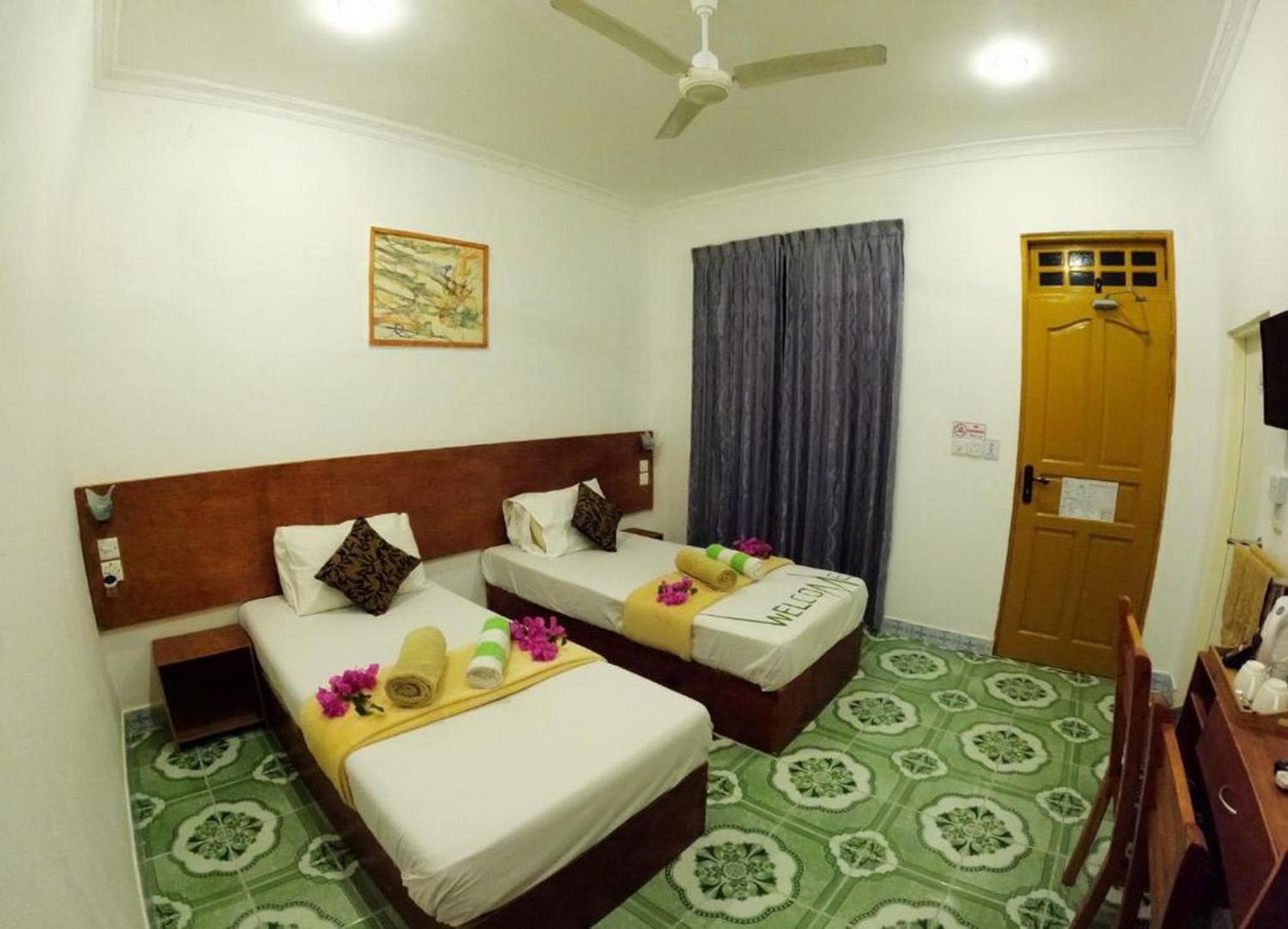 Adroit Beach Inn - View 184