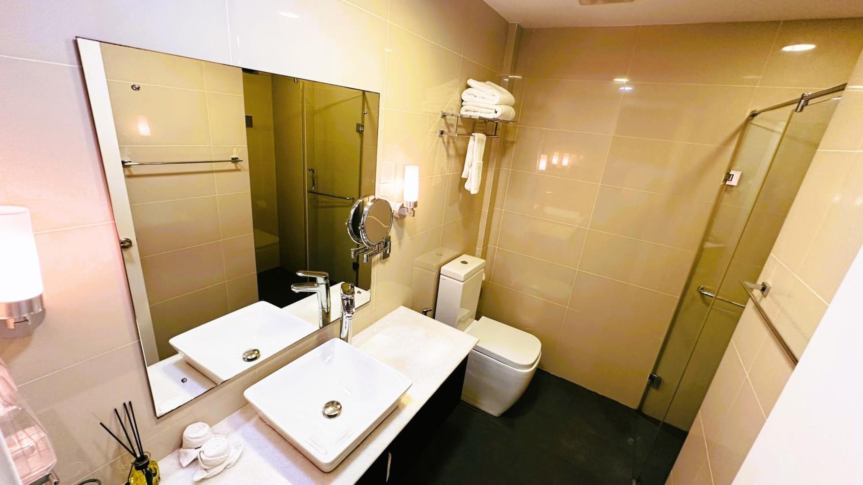 Beehive Premier - View 76