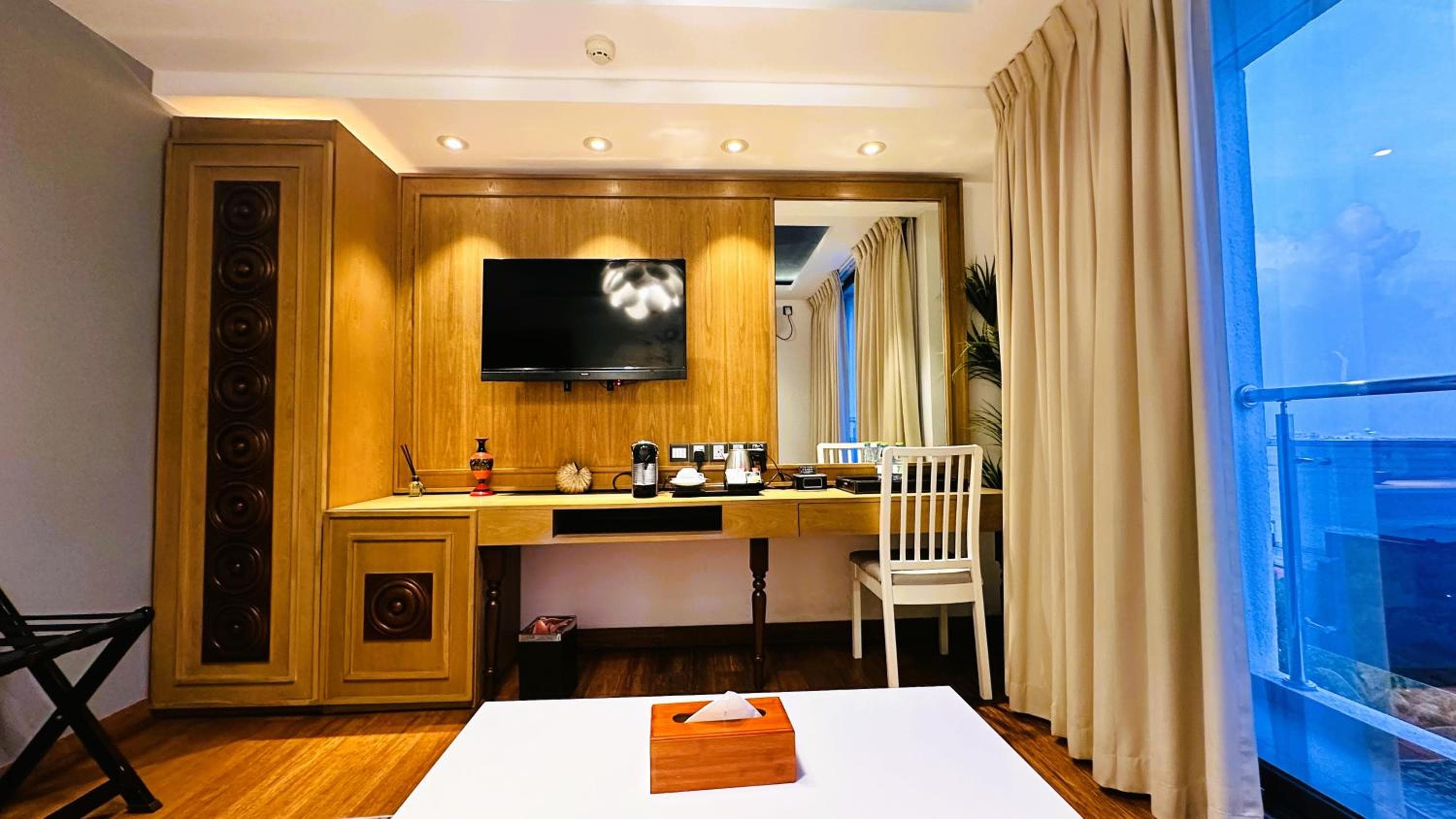 Beehive Premier - View 91