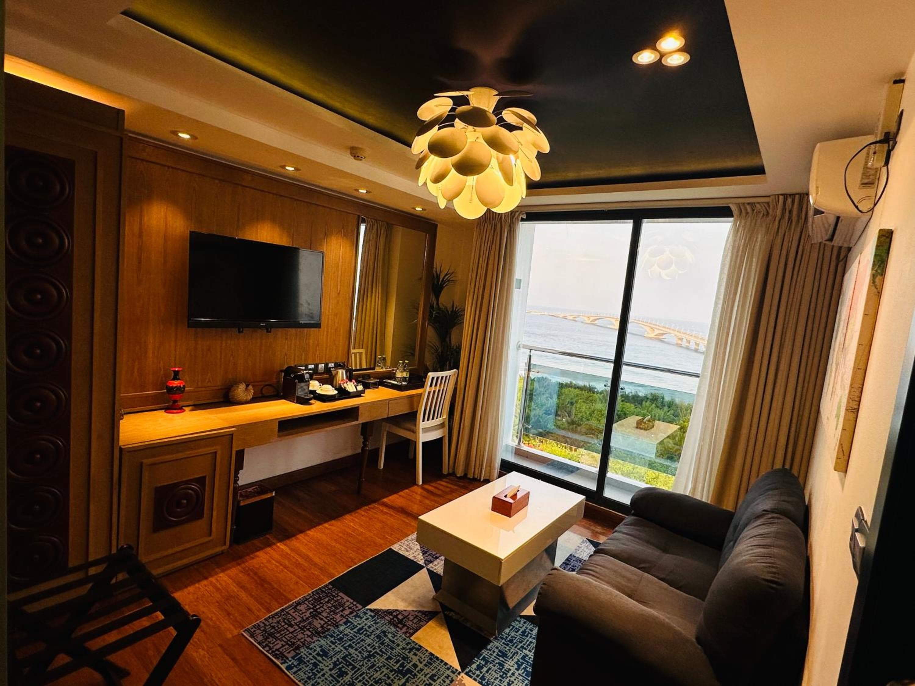 Beehive Premier - View 79