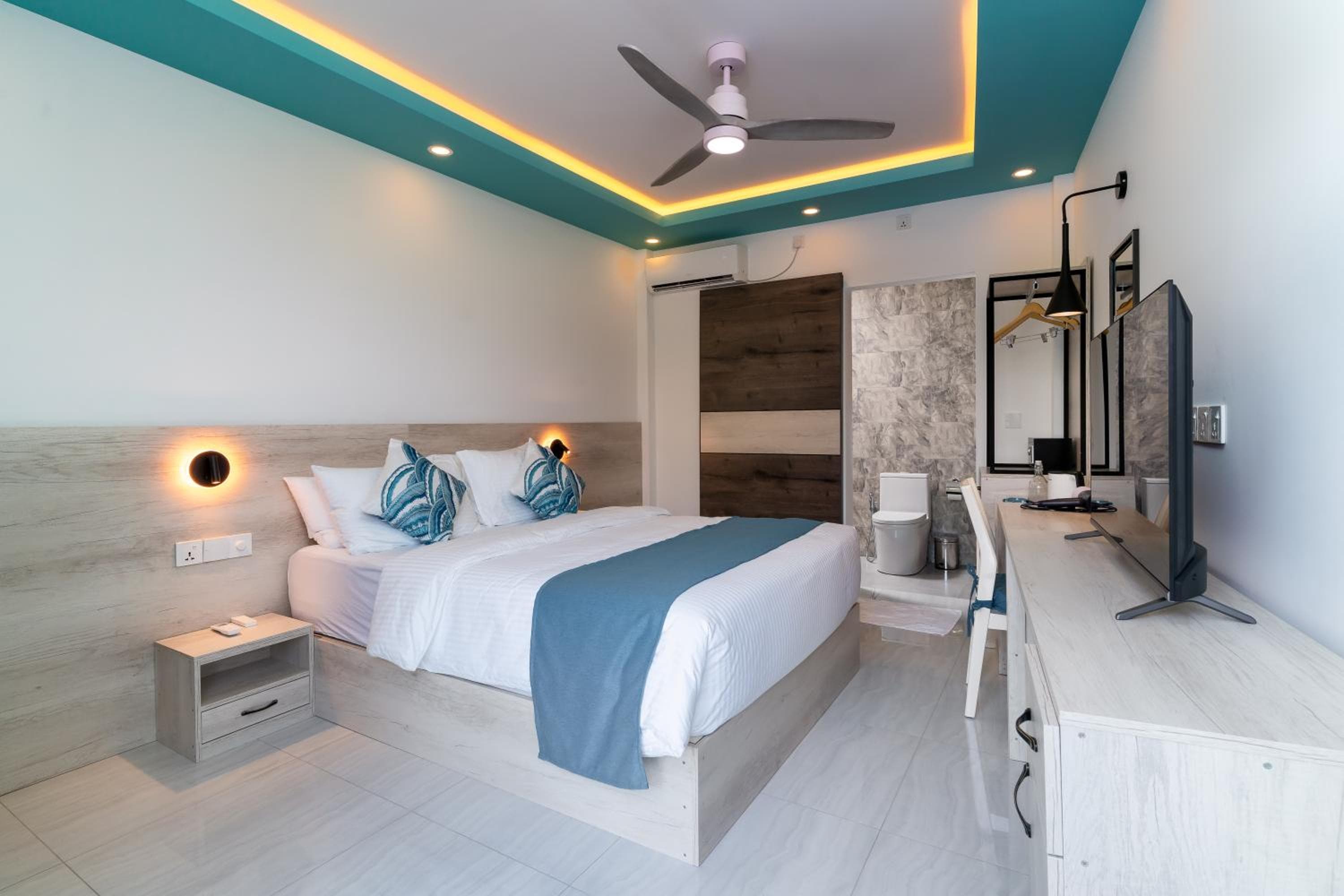 Ukulhas Sands - View 17