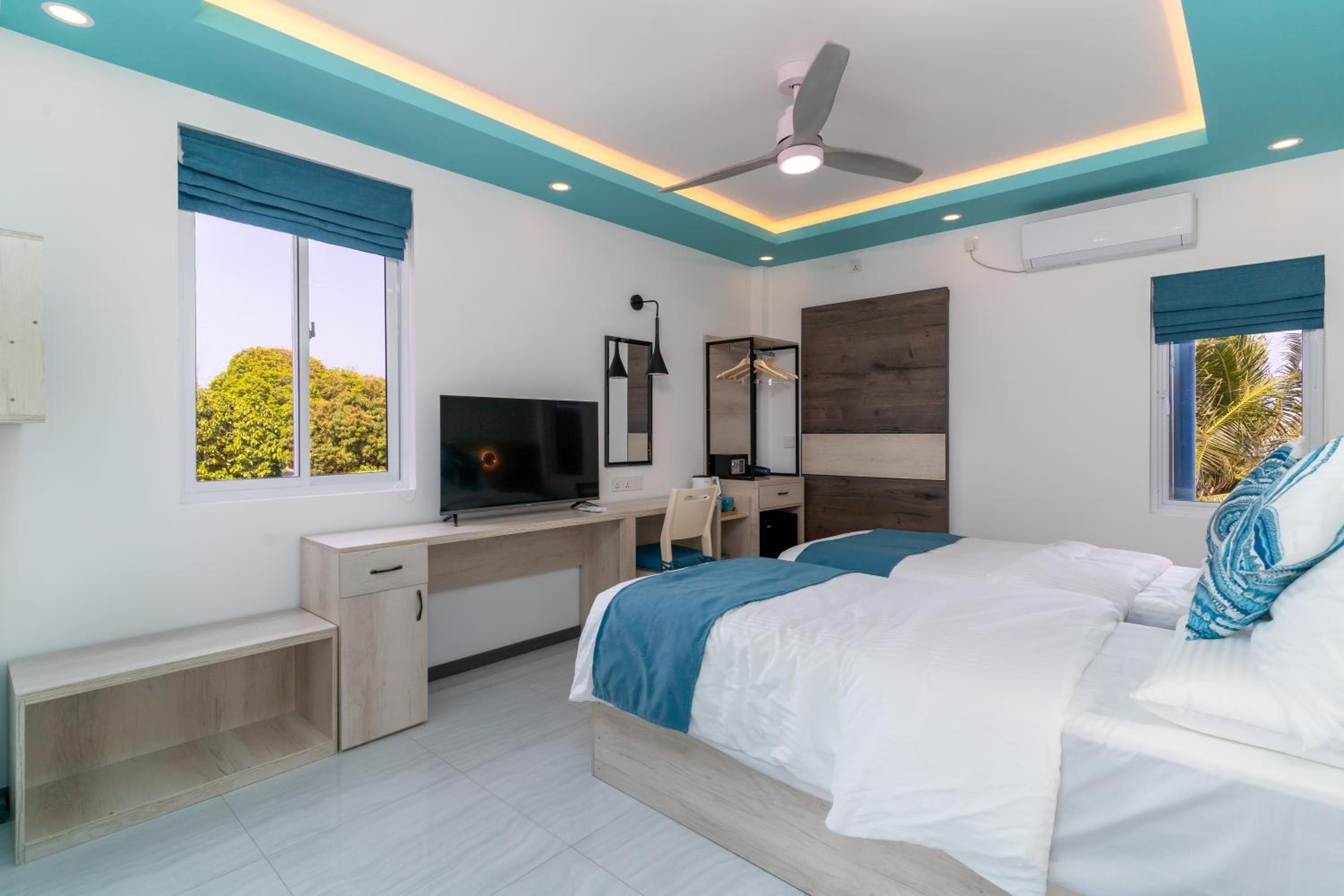 Ukulhas Sands - View 3