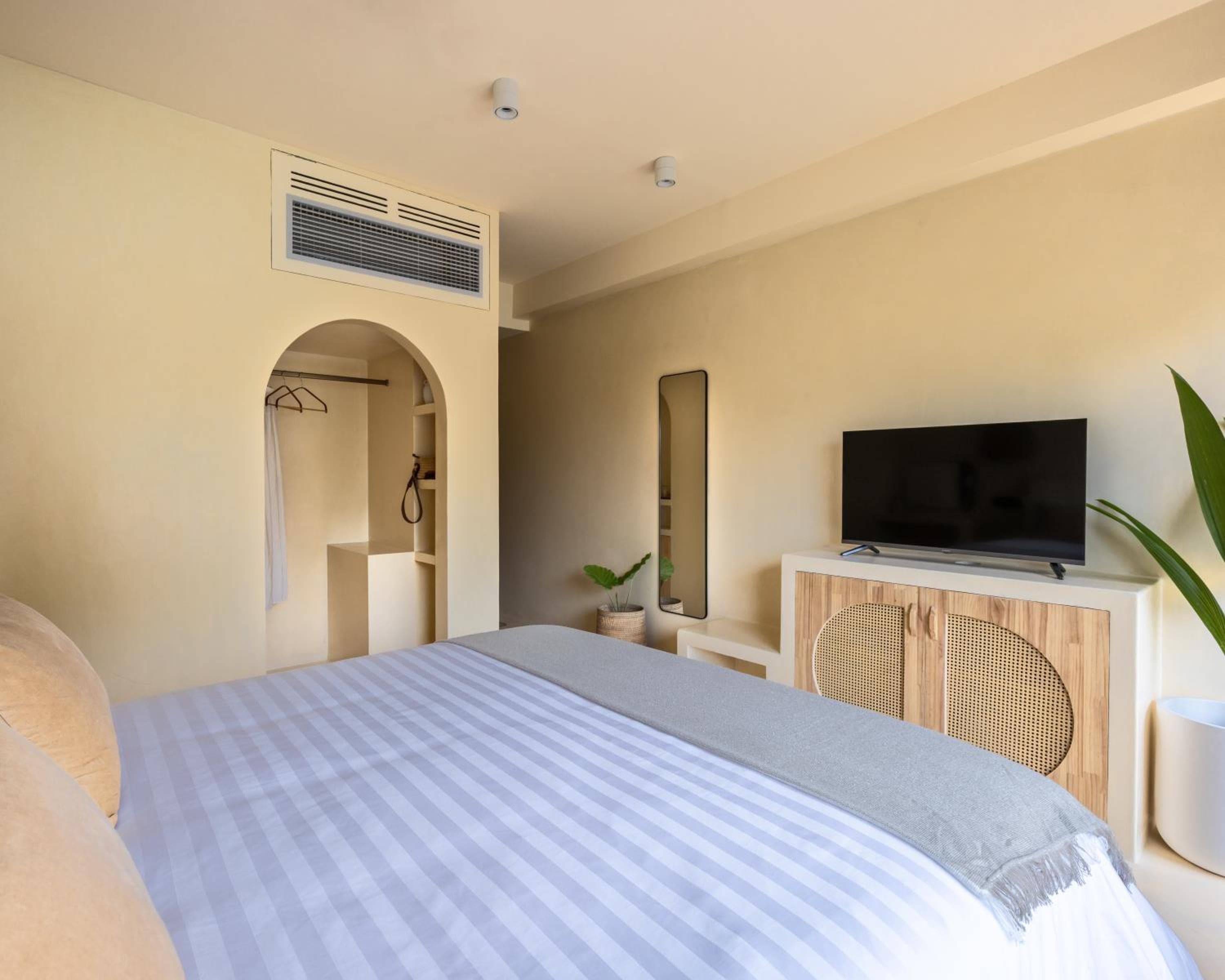 Isla Retreat - View 8