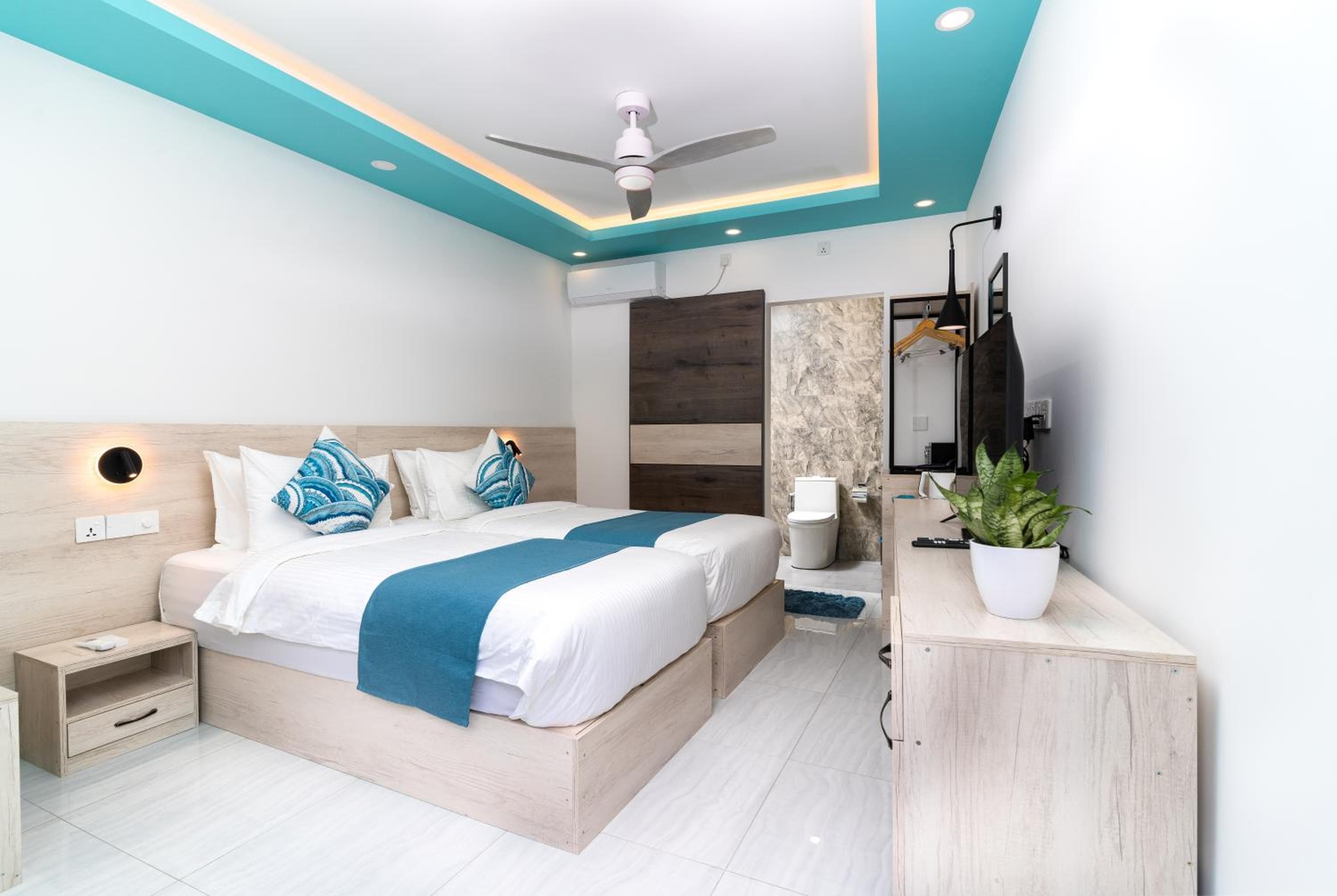 Ukulhas Sands - View 23