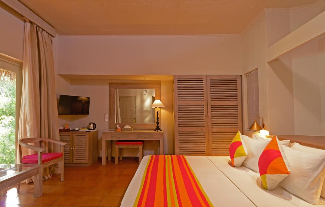 Adaaran Club Rannalhi - All Inclusive - 45 Minutes away from Male by Speedboat - View 4