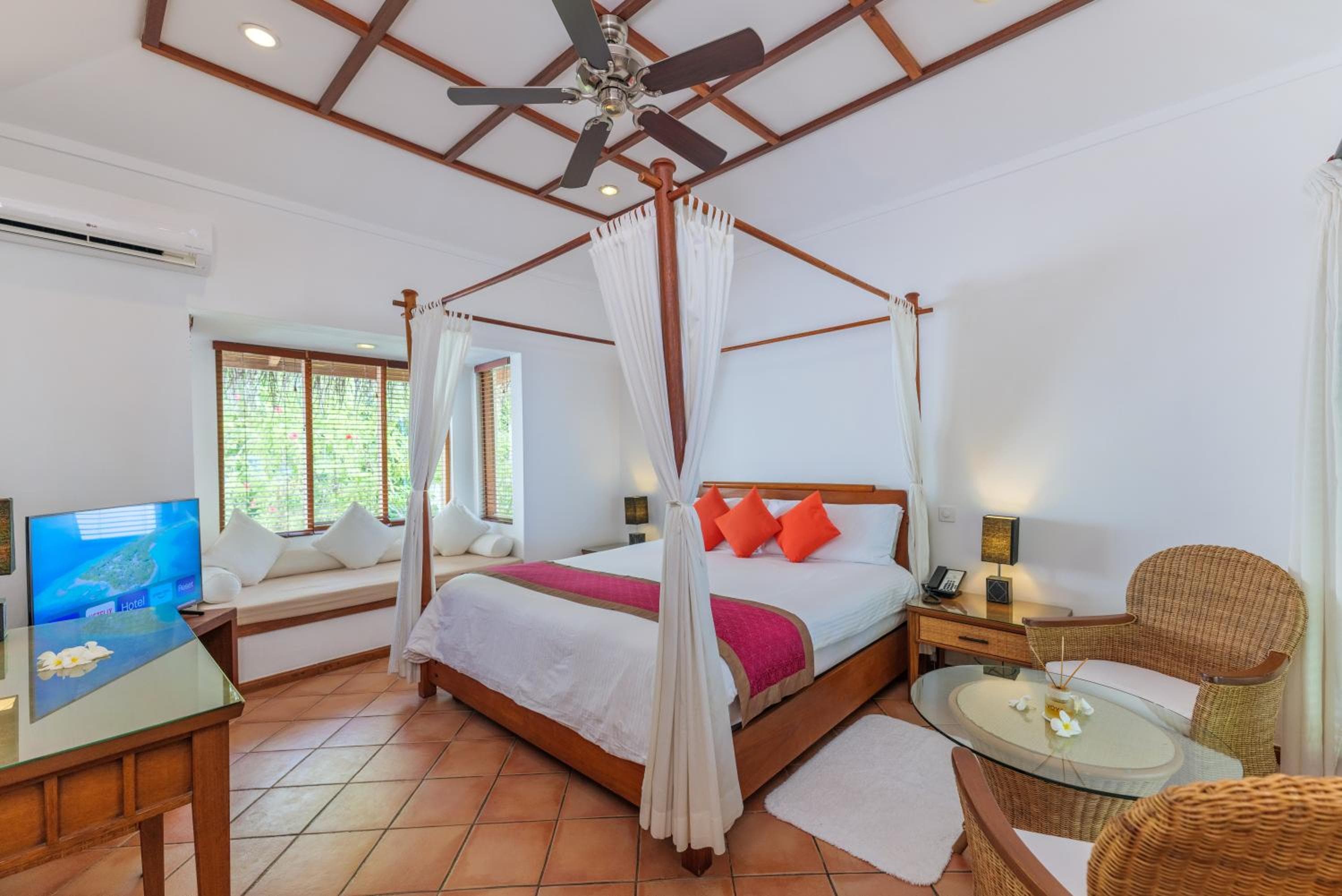 Kuramathi Maldives - View 100