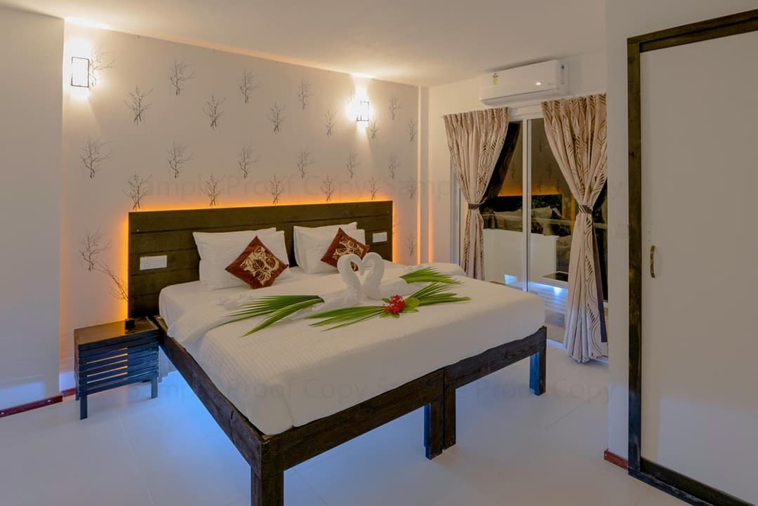Crown Beach Villas with direct access to the Bikini Beach - View 18