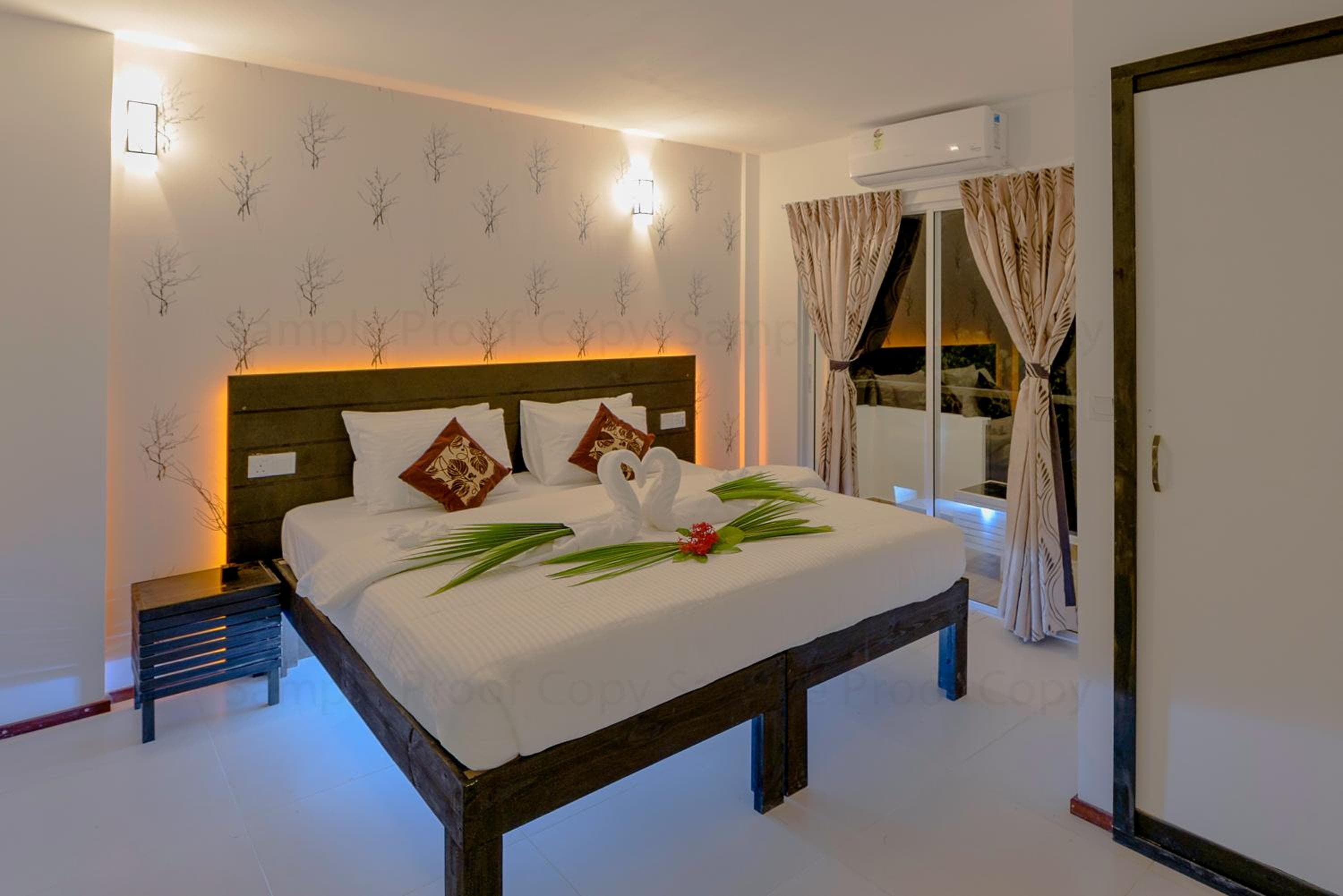 Crown Beach Villas with direct access to the Bikini Beach - View 5